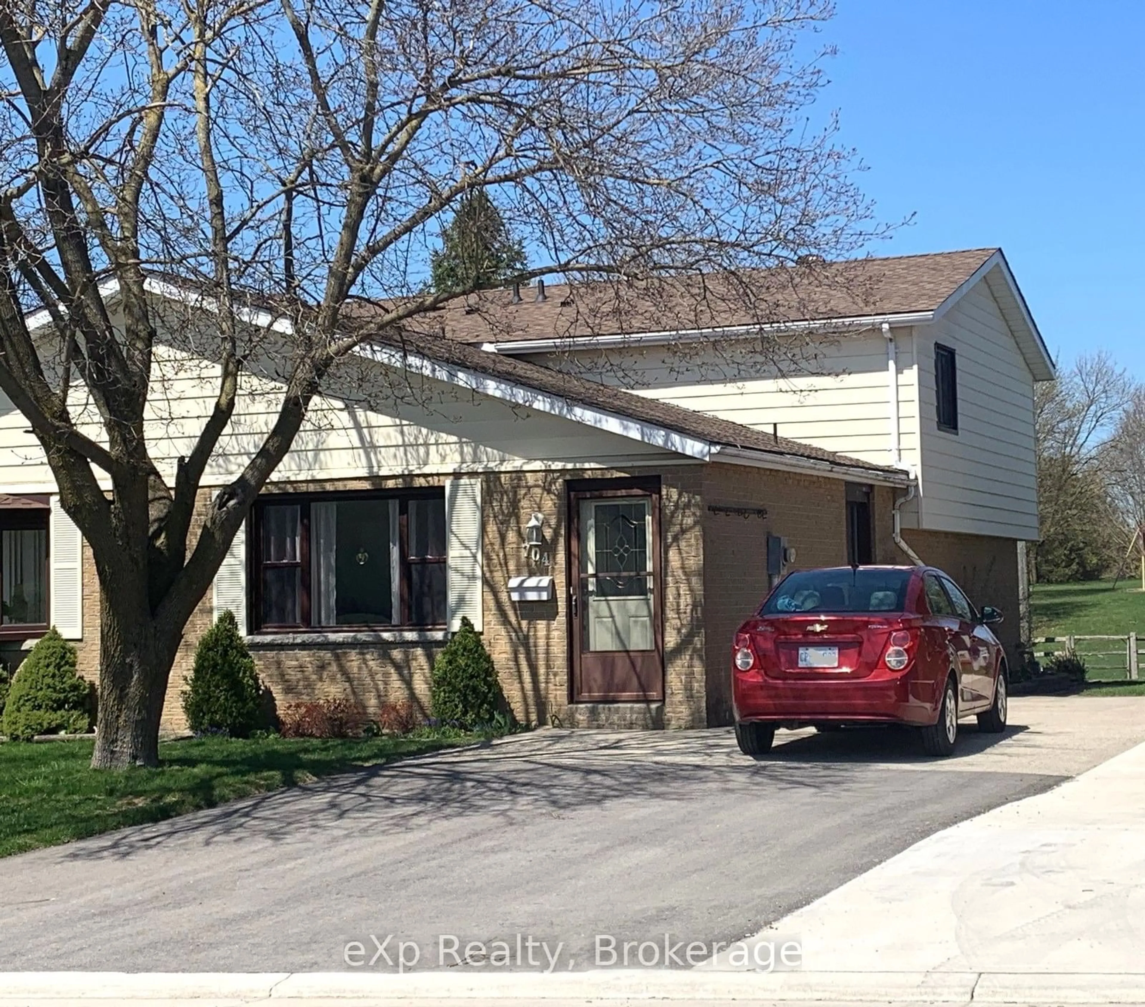 Home with vinyl exterior material, street for 704 11th St, Hanover Ontario N4N 3J4
