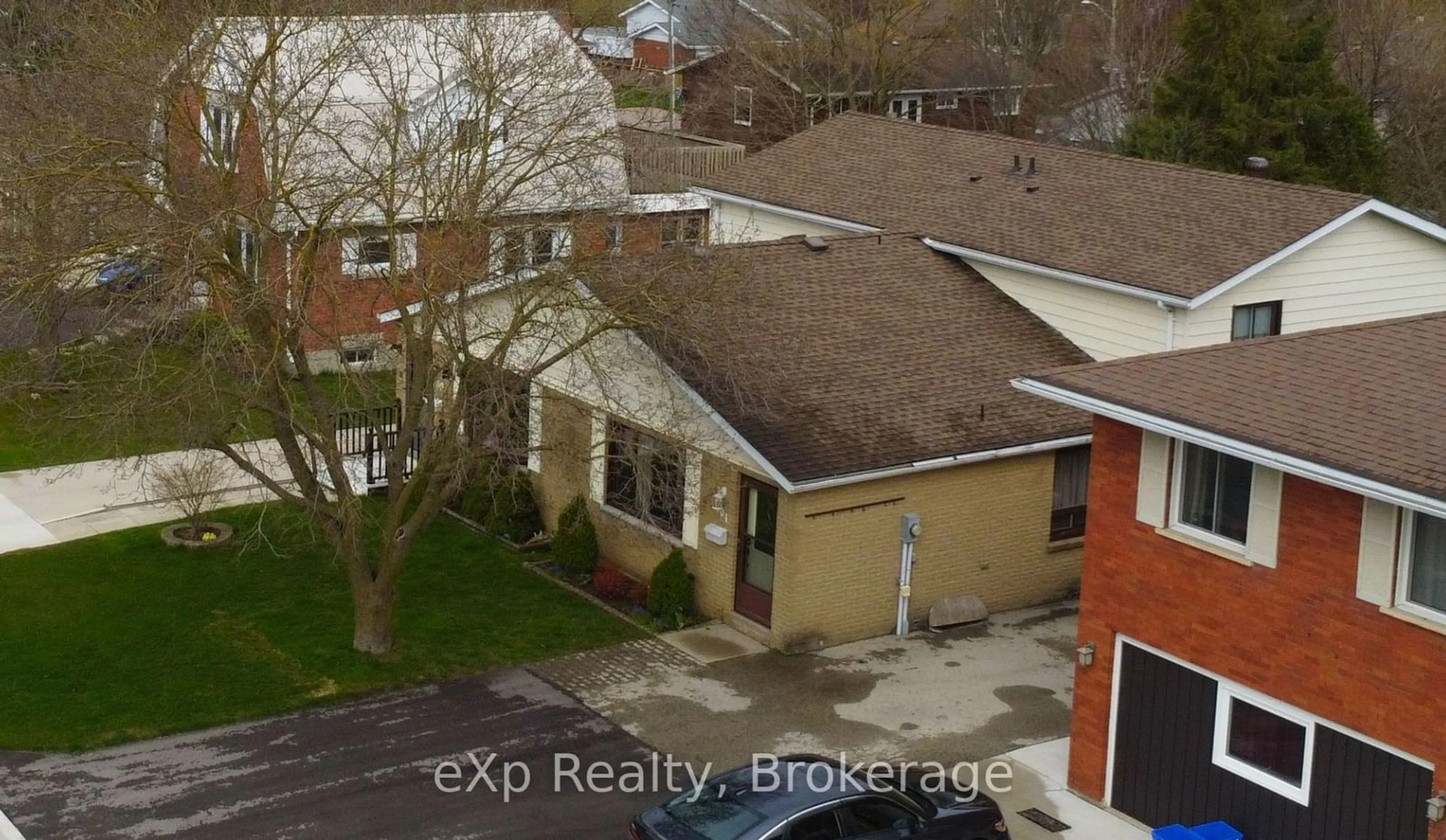 A pic from outside/outdoor area/front of a property/back of a property/a pic from drone, street for 704 11th St, Hanover Ontario N4N 3J4