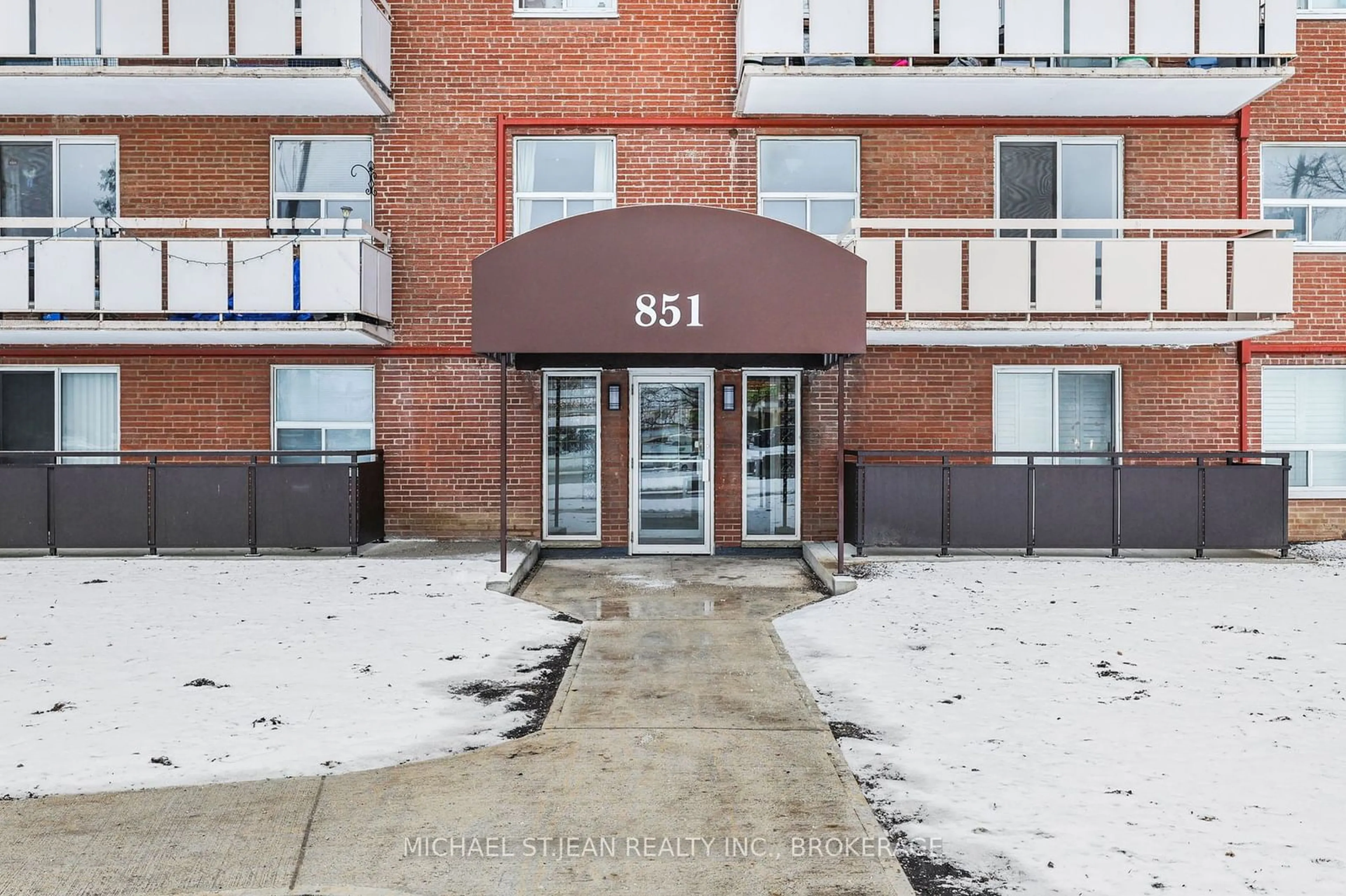 Indoor foyer for 851 Queenston Rd #802, Hamilton Ontario L8G 1B4