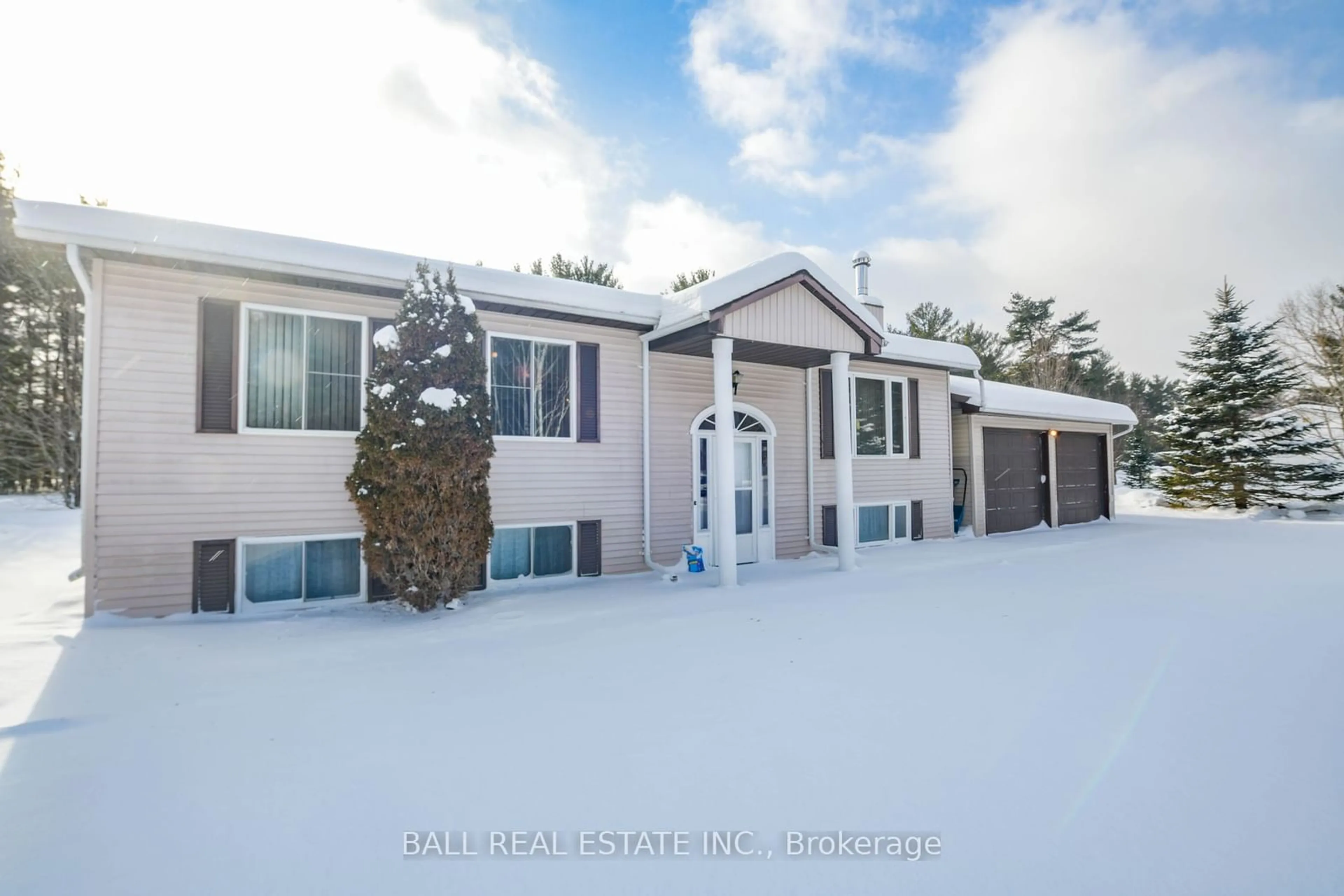 Home with vinyl exterior material, unknown for 31 Gemini St, Bancroft Ontario K0L 1C0