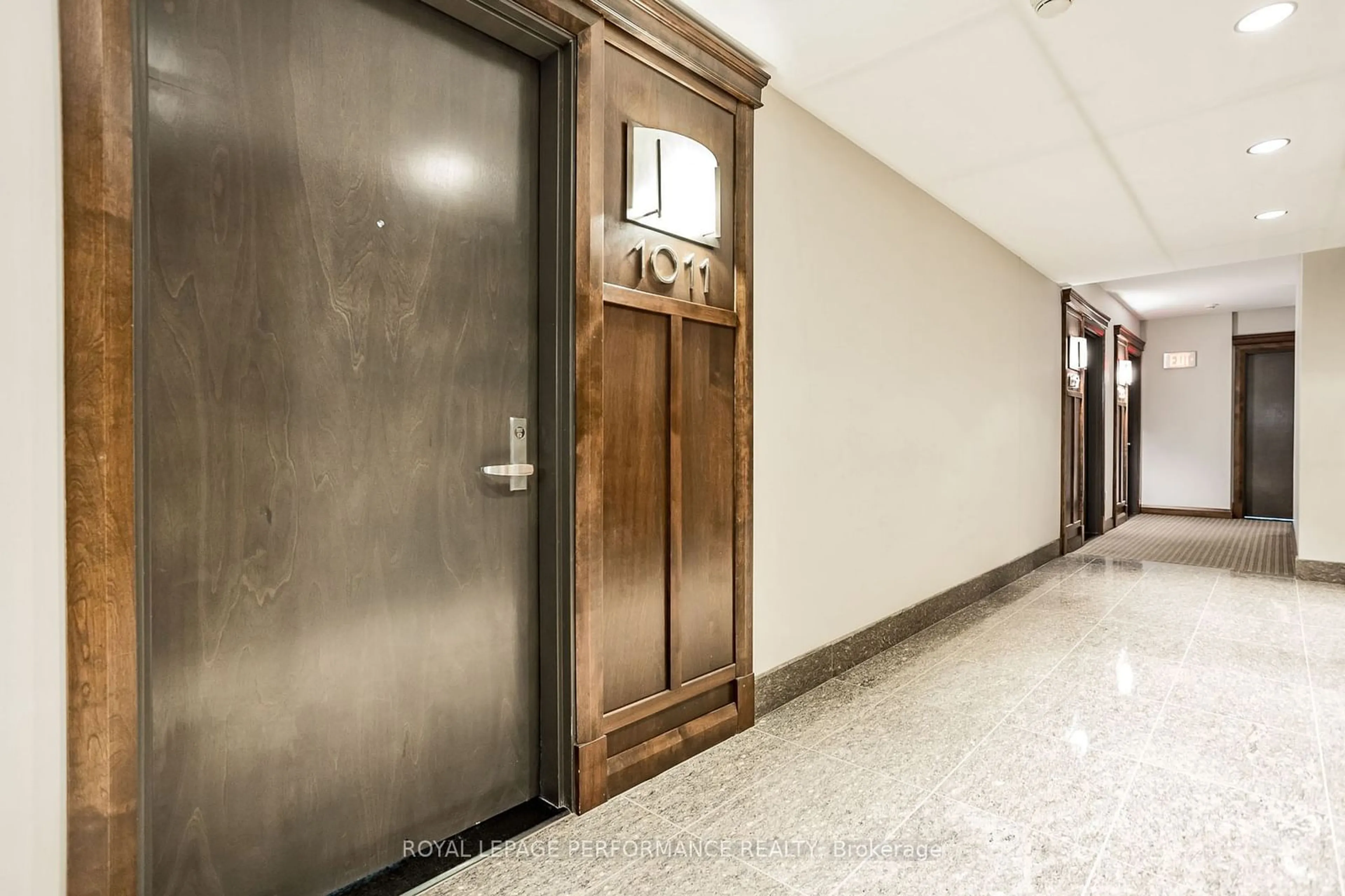 Indoor foyer for 238 BESSERER St #1011, Lower Town - Sandy Hill Ontario K1N 6B1