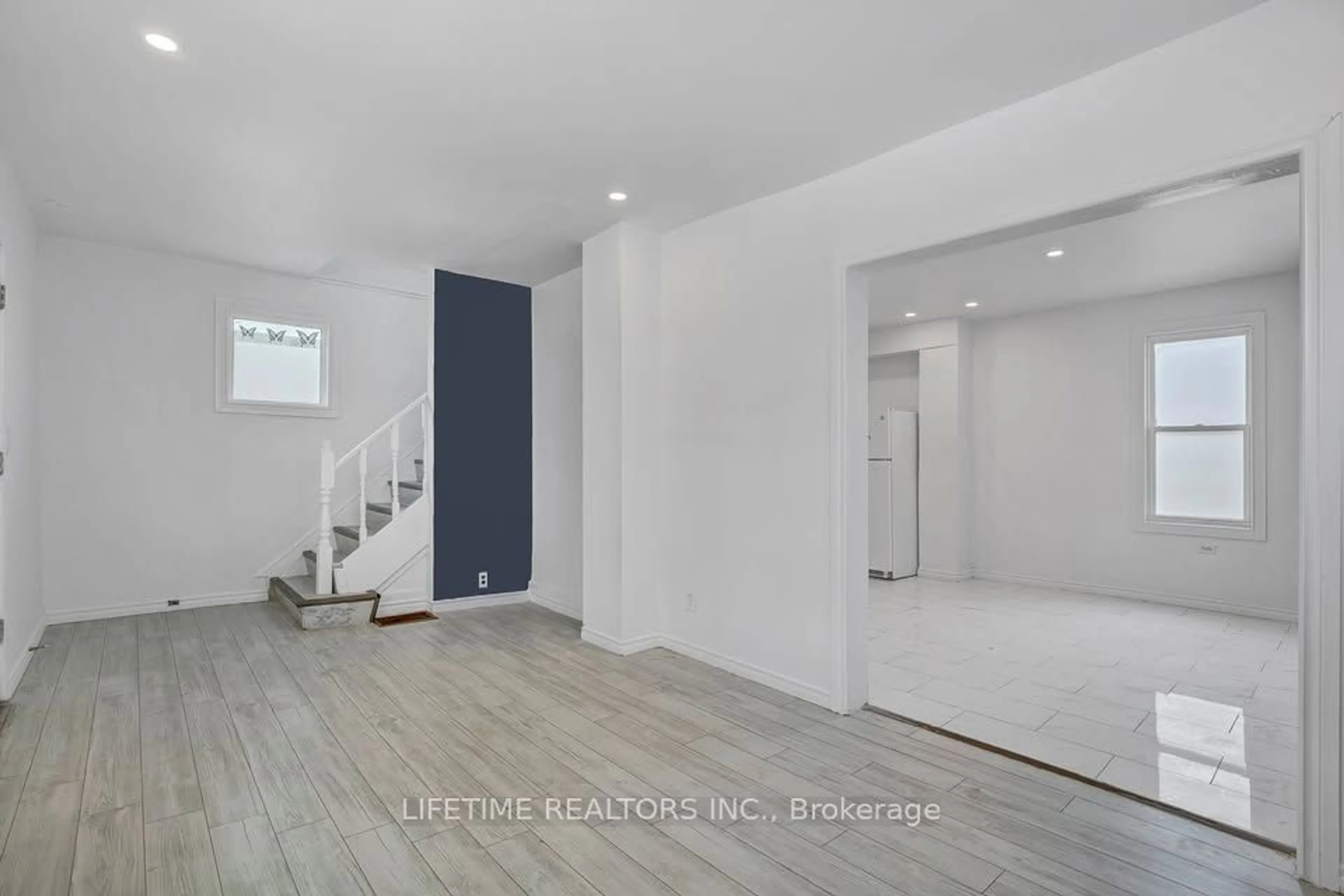 Indoor entryway for 1108 Wellington Ave, Windsor Ontario N9A 5J9