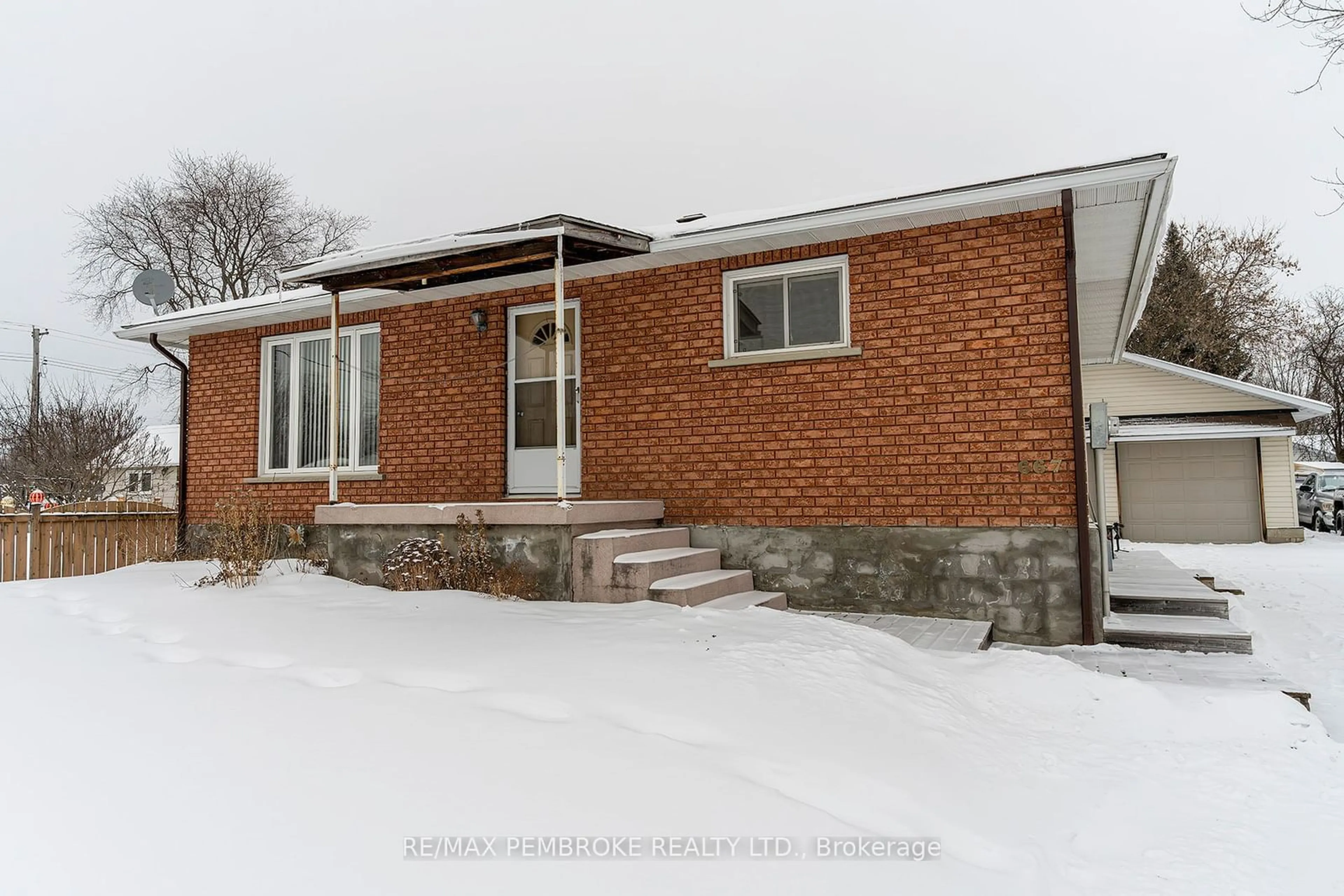 Home with brick exterior material, street for 667 Roy St, Laurentian Valley Ontario K8A 6S4