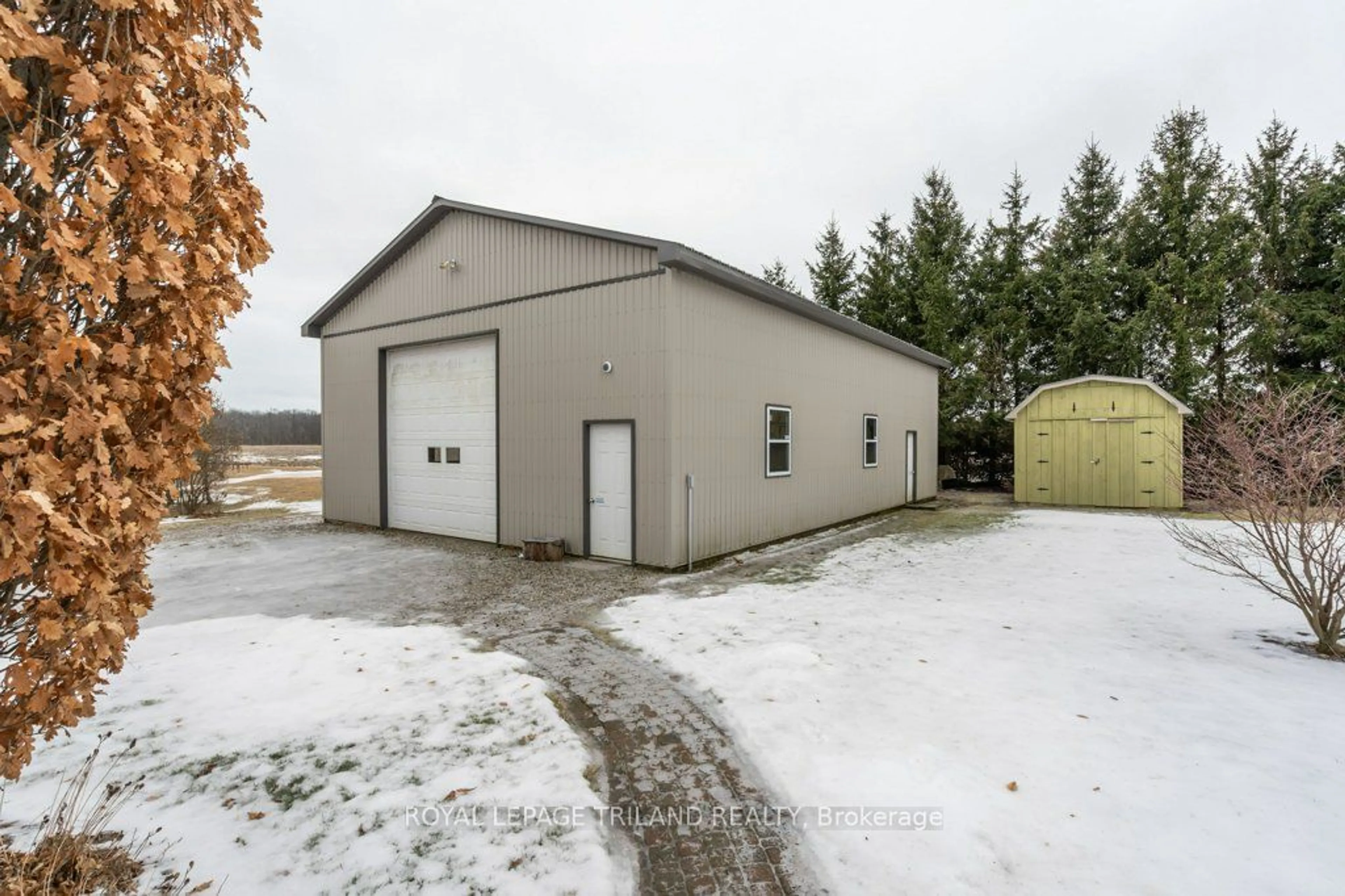 Indoor garage for 29107 Fingal Line, Dutton/Dunwich Ontario N0L 2M0