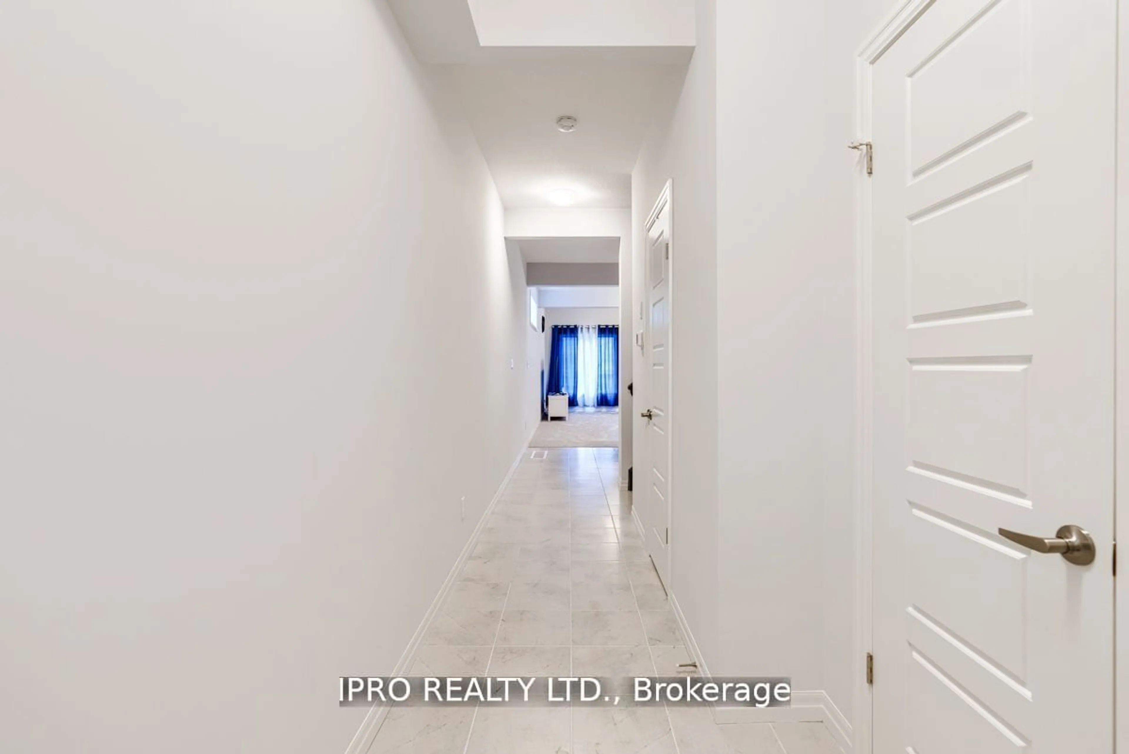 Indoor entryway for 99 Honey St, Cambridge Ontario N1T 0C6