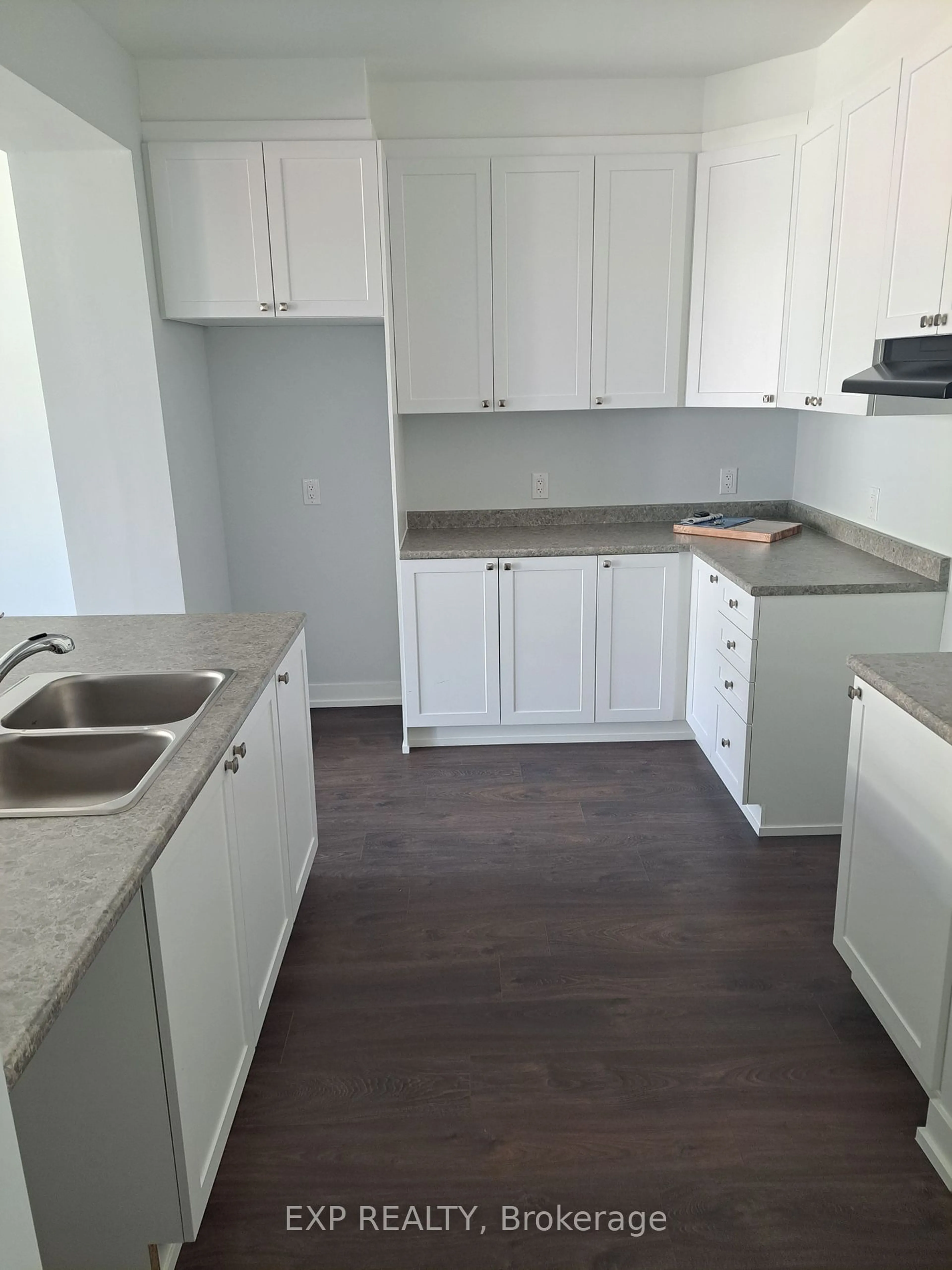 Standard kitchen, unknown for 704 CHROMITE, Barrhaven Ontario K2J 7J2