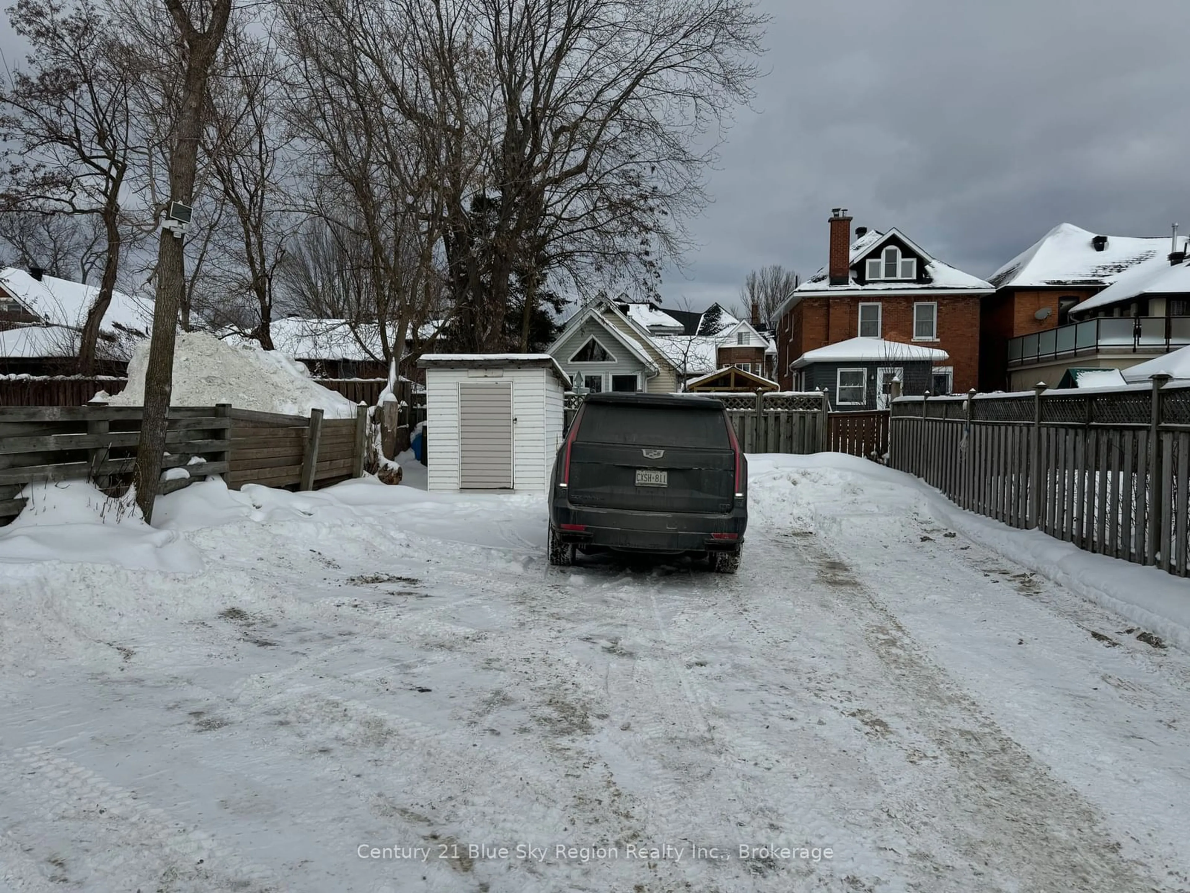 A pic from outside/outdoor area/front of a property/back of a property/a pic from drone, street for 622 Main St, North Bay Ontario P1B 2V5