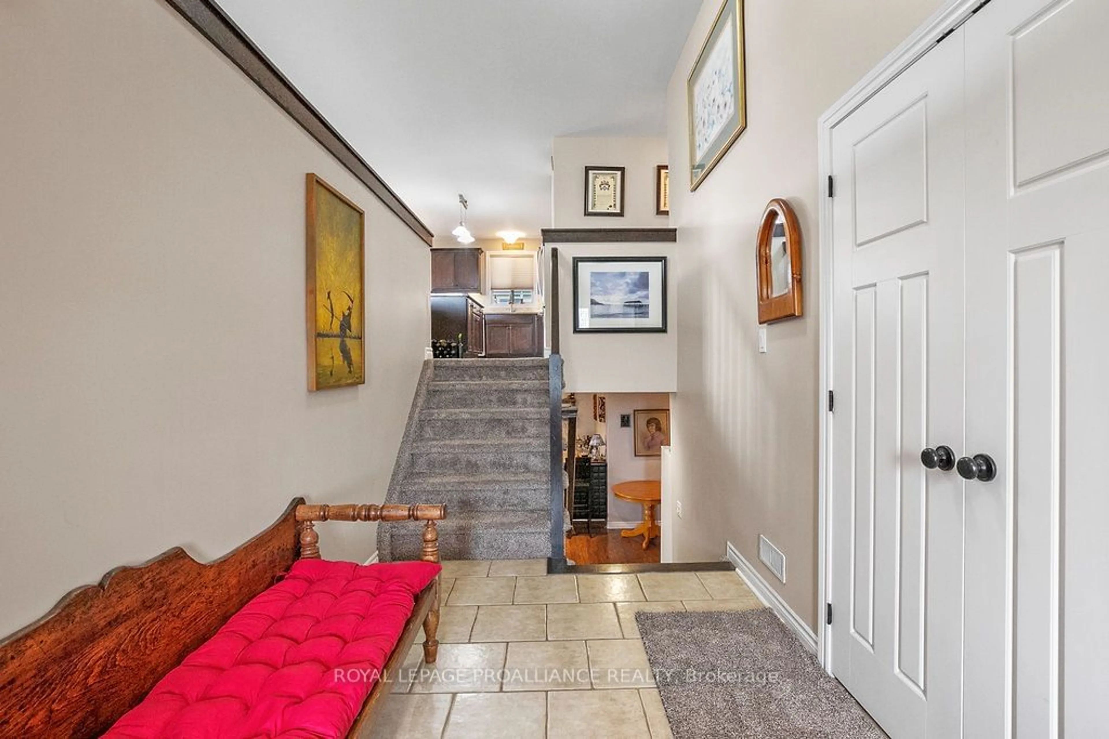 Indoor foyer for 4 Ashwood Cres, Quinte West Ontario K0K 2C0