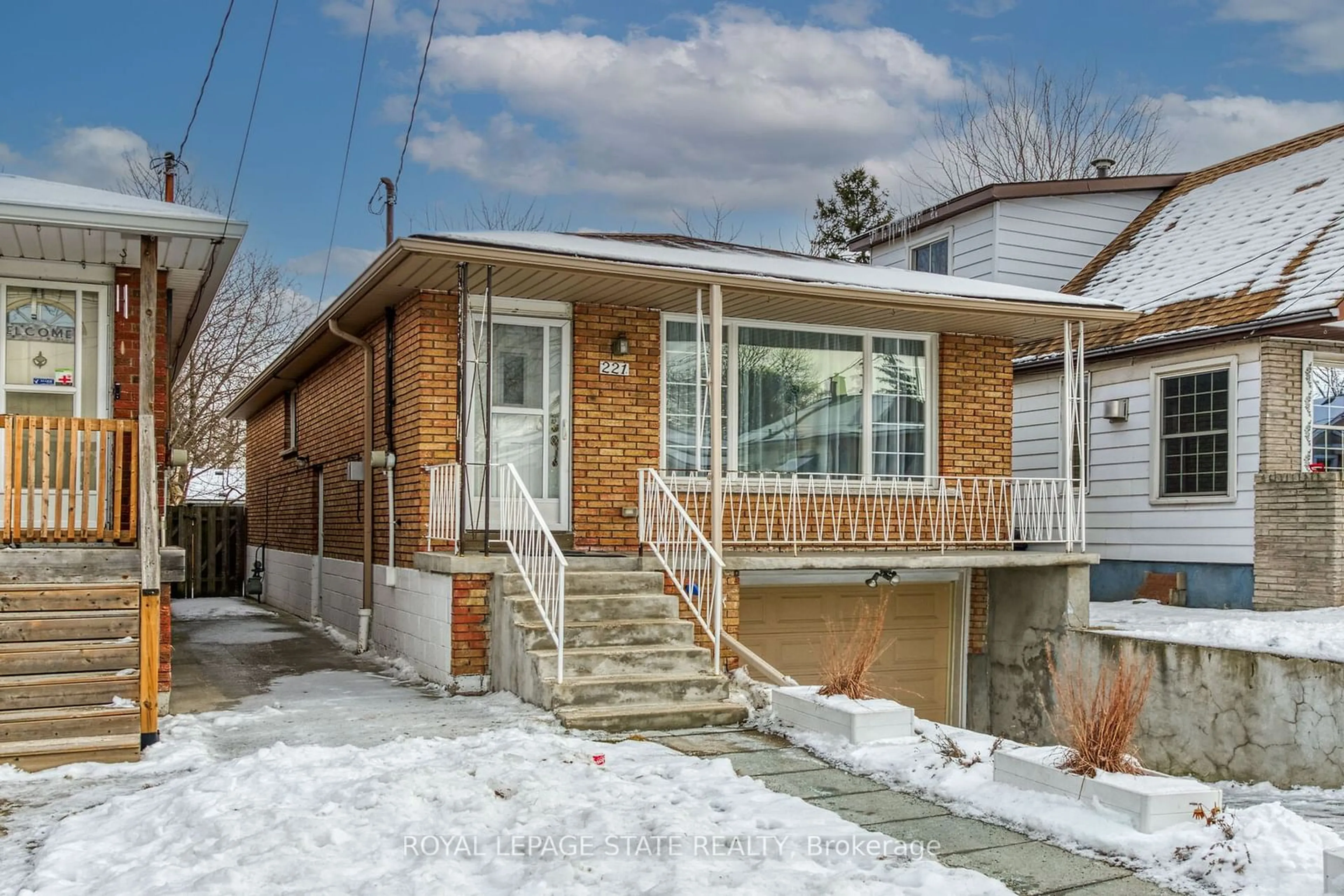 Home with brick exterior material, street for 221 East 24th St, Hamilton Ontario L8V 2Y5