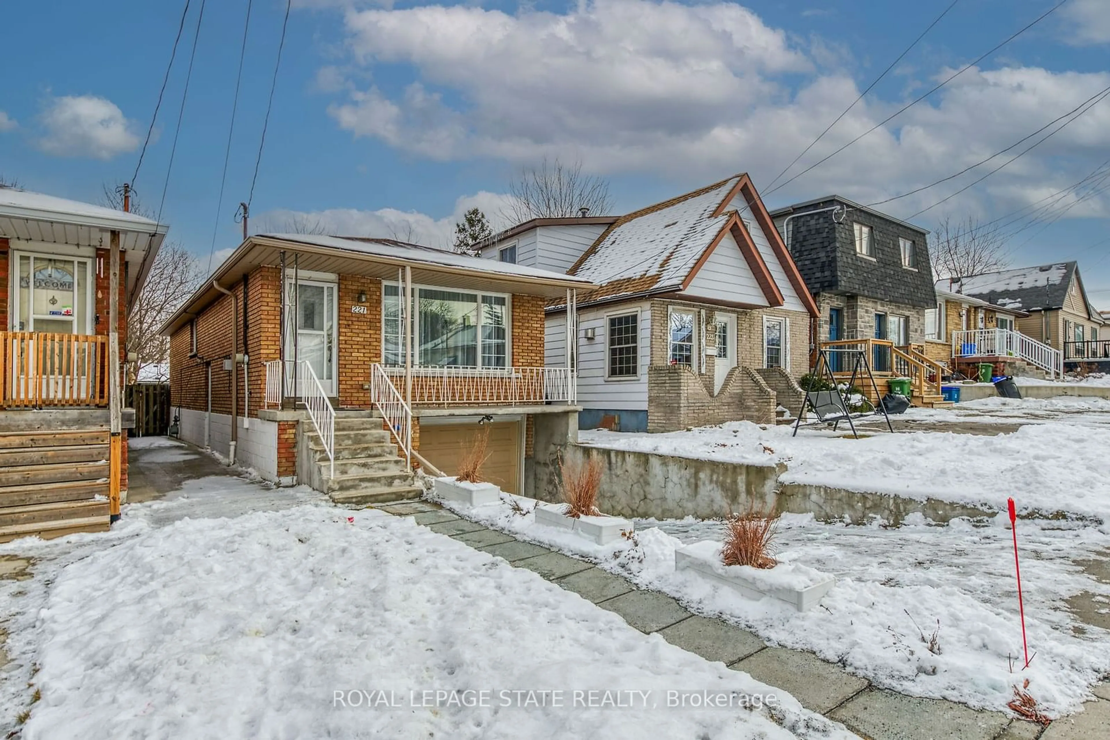 Home with brick exterior material, street for 221 East 24th St, Hamilton Ontario L8V 2Y5