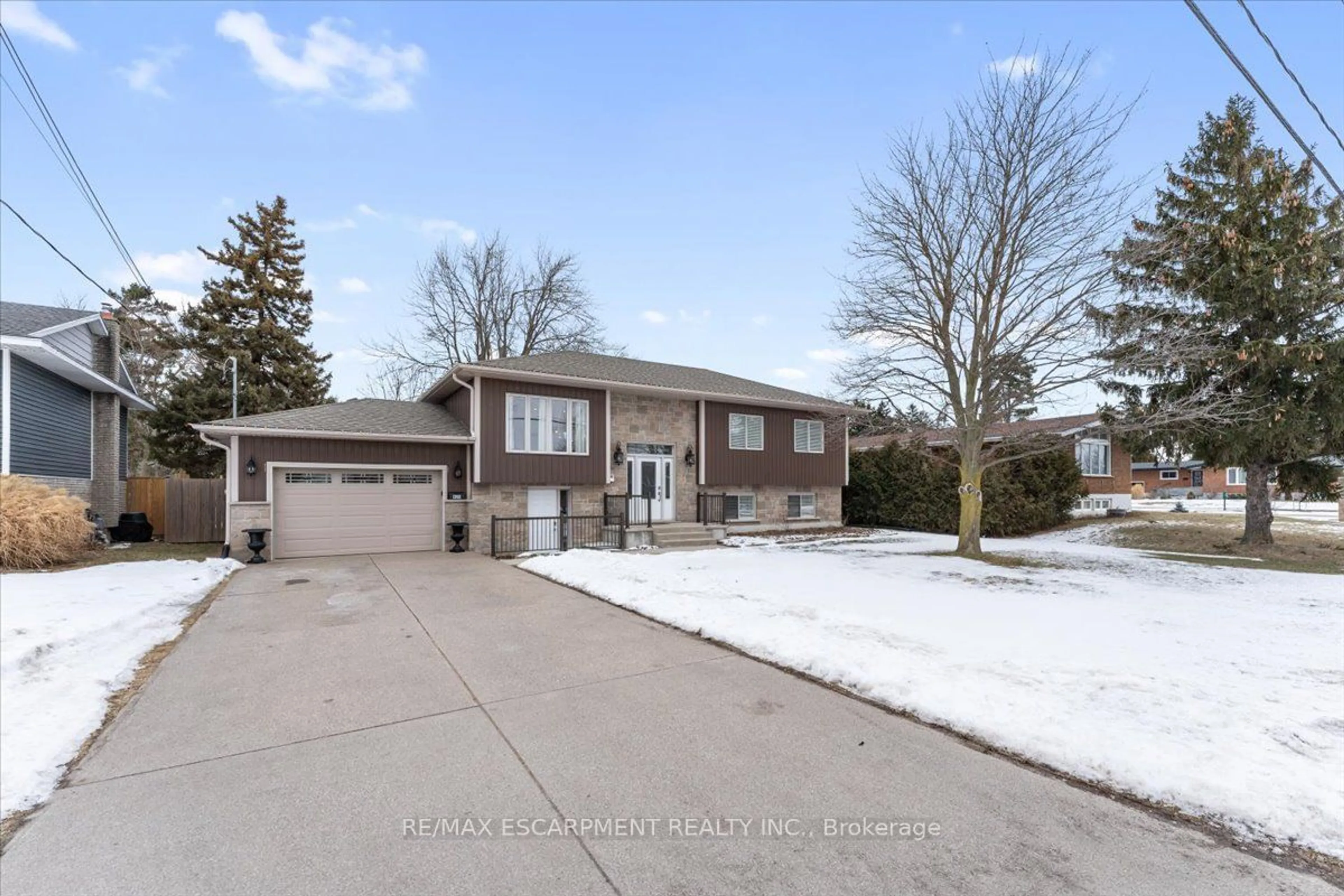 Home with brick exterior material, street for 429 Barrick Rd, Port Colborne Ontario L3K 4B8