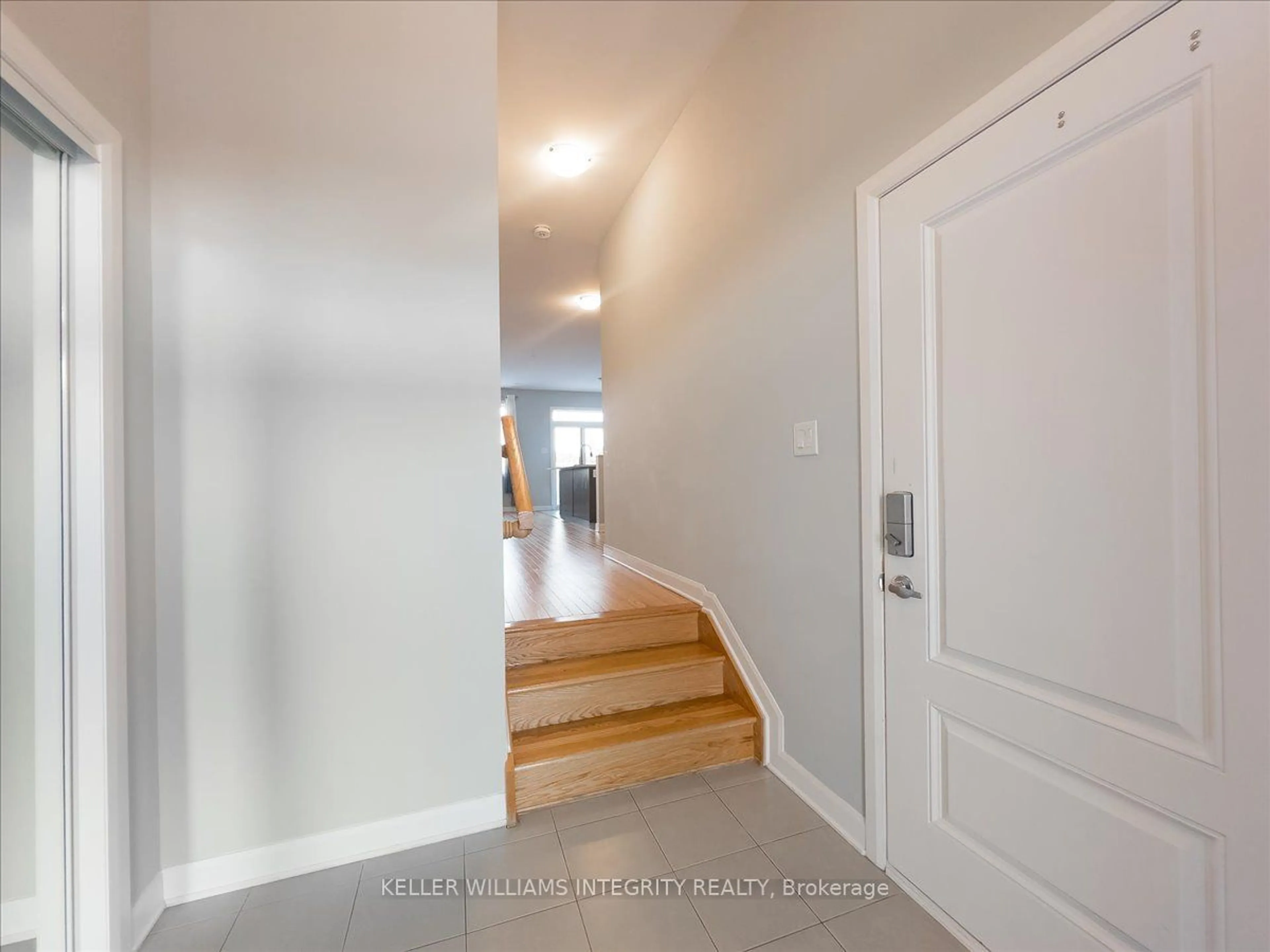 Indoor entryway for 502 Prominence Way, Orleans - Cumberland and Area Ontario K4A 4T7