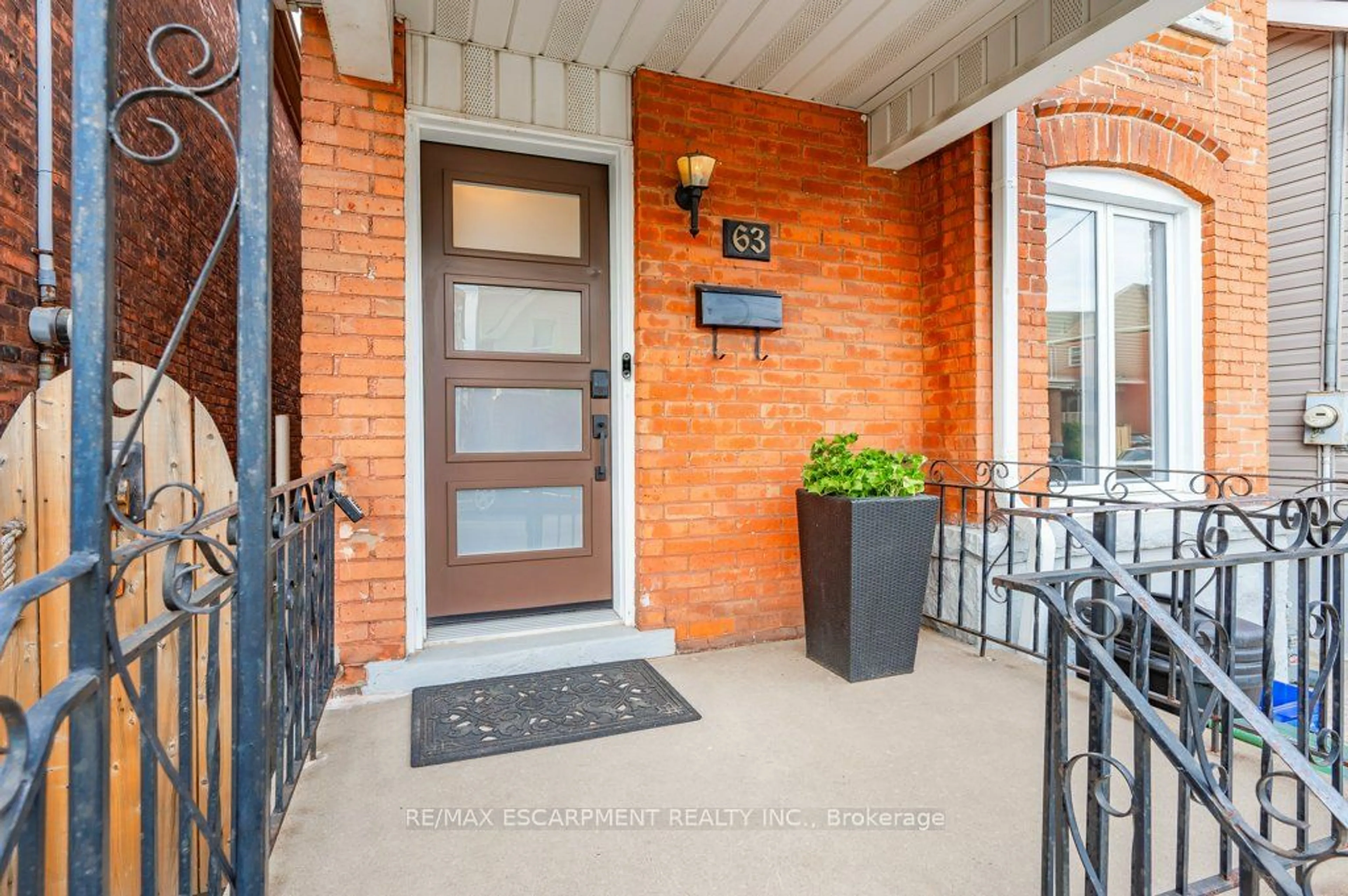 Indoor entryway for 63 Beechwood Ave, Hamilton Ontario L8L 2S5