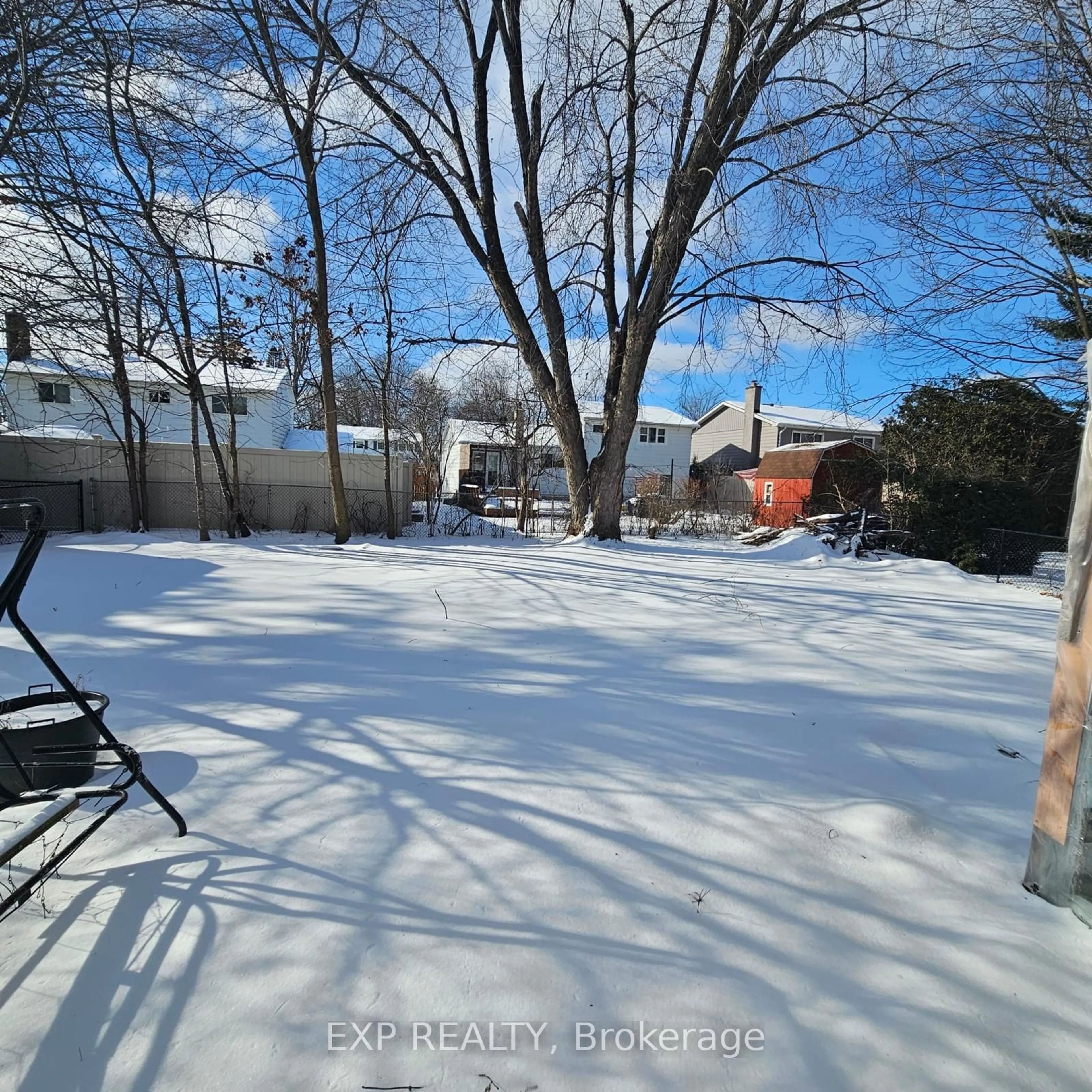 A pic from outside/outdoor area/front of a property/back of a property/a pic from drone, street for 4 PARKLANE Crt, Ottawa Ontario K1B 3H2