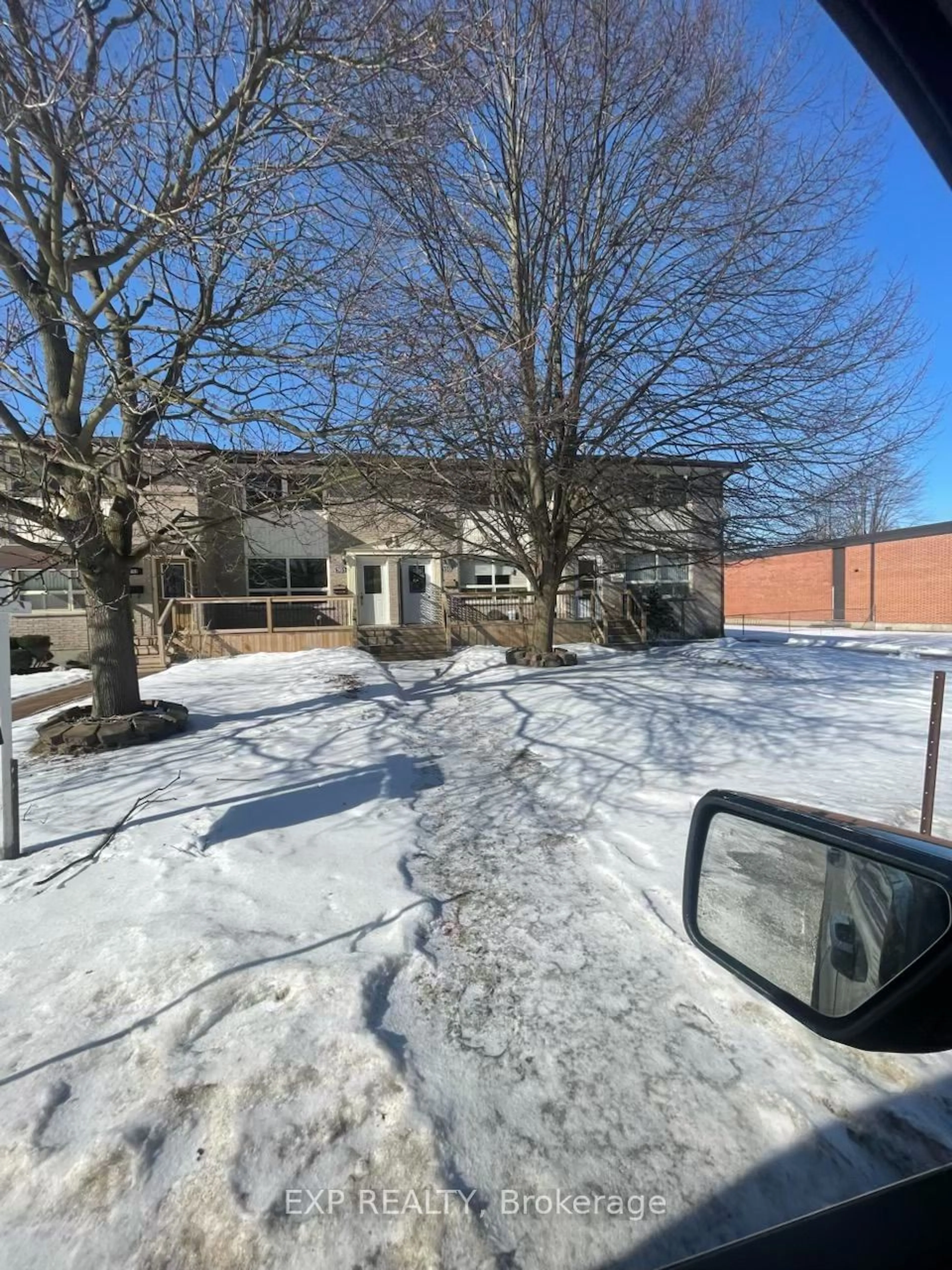 A pic from outside/outdoor area/front of a property/back of a property/a pic from drone, unknown for 161 Scott St, Strathroy-Caradoc Ontario N7G 1J6