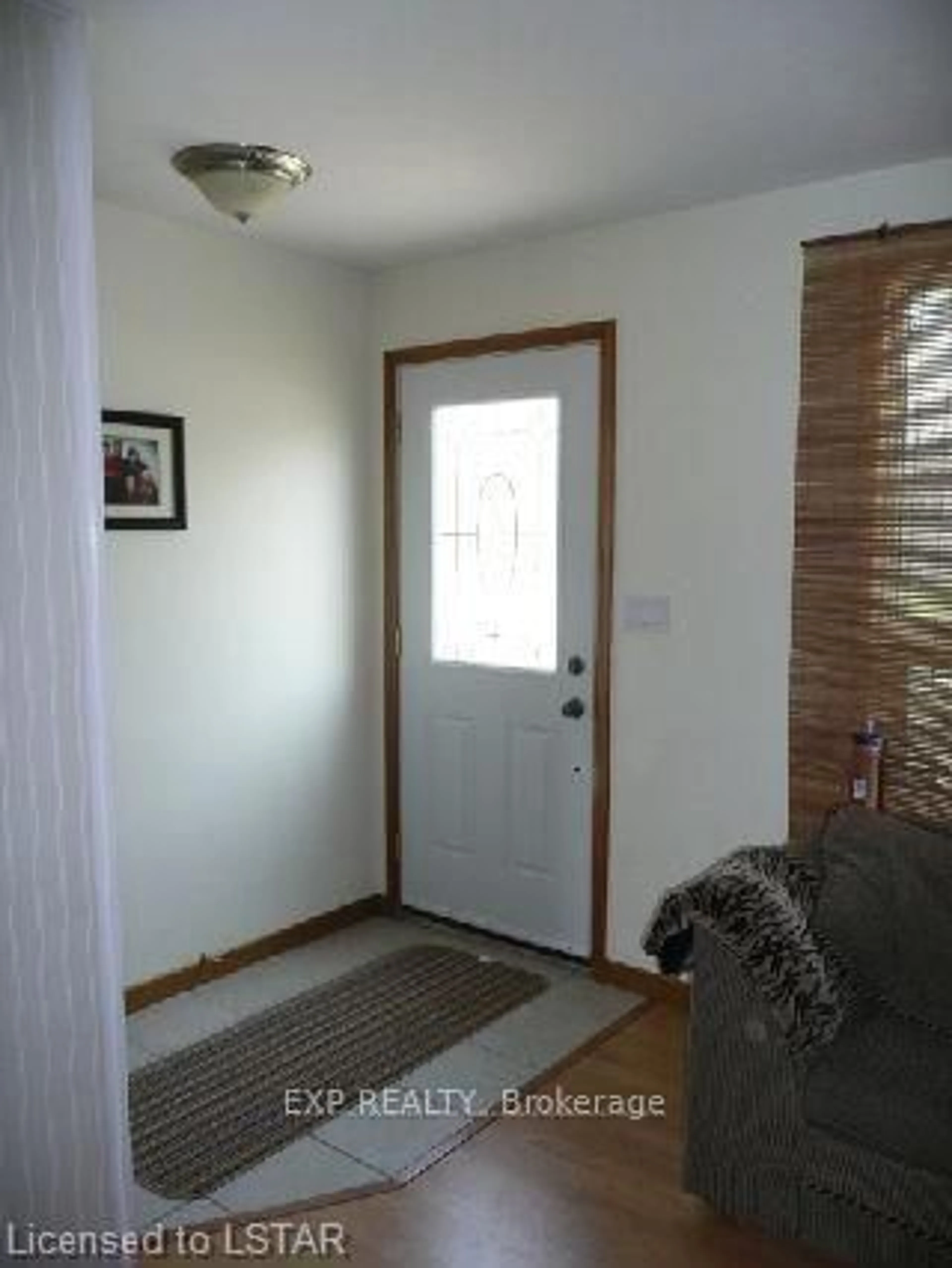 Indoor entryway for 161 Scott St, Strathroy-Caradoc Ontario N7G 1J6