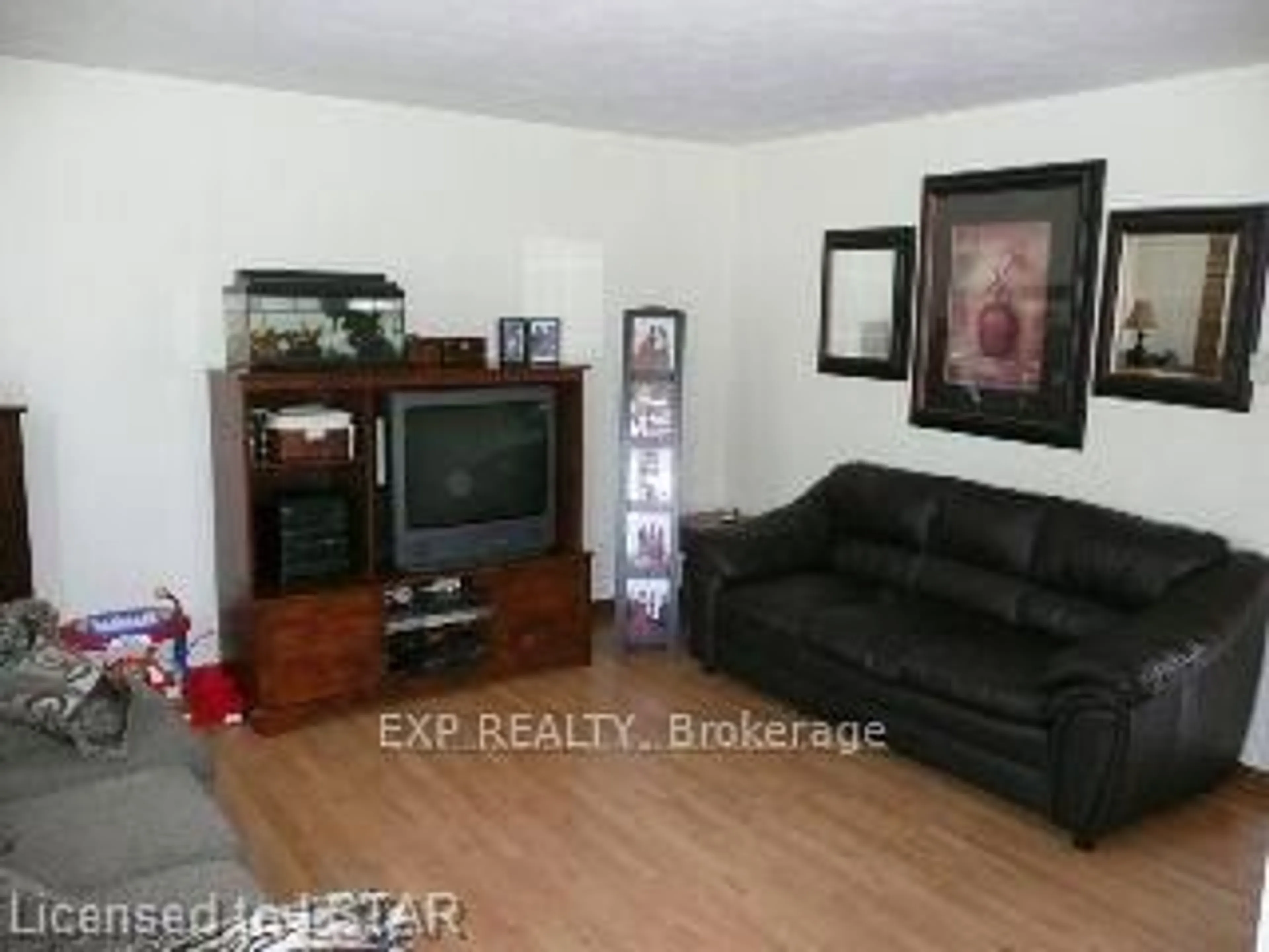 A pic of a room for 161 Scott St, Strathroy-Caradoc Ontario N7G 1J6