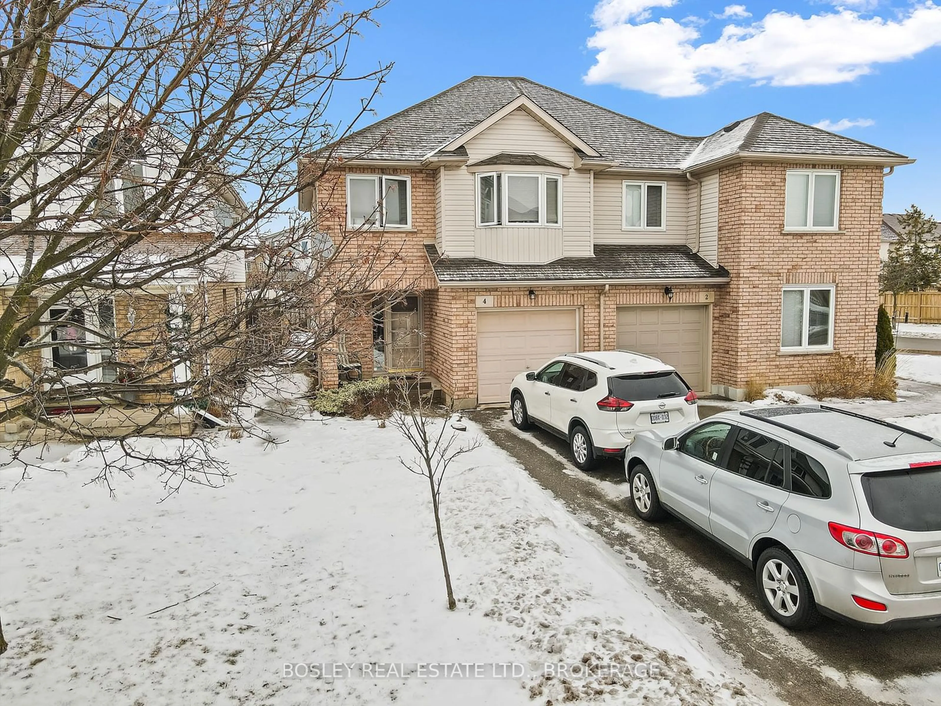 A pic from outside/outdoor area/front of a property/back of a property/a pic from drone, street for 4 Gonzalez Crt, Thorold Ontario L2V 5C1