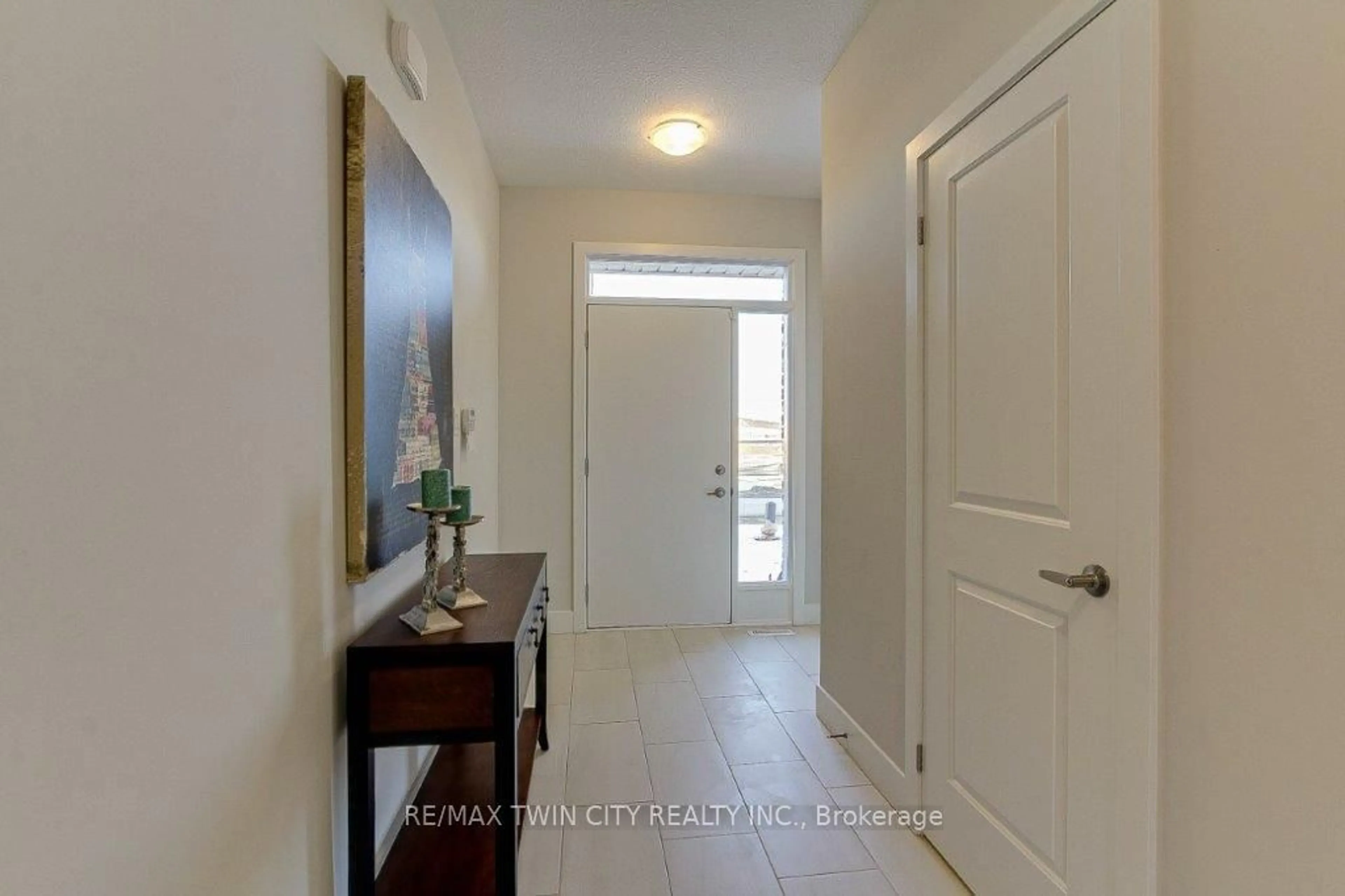 Indoor entryway for 2274 Southport Cres, London Ontario N6M 0A1