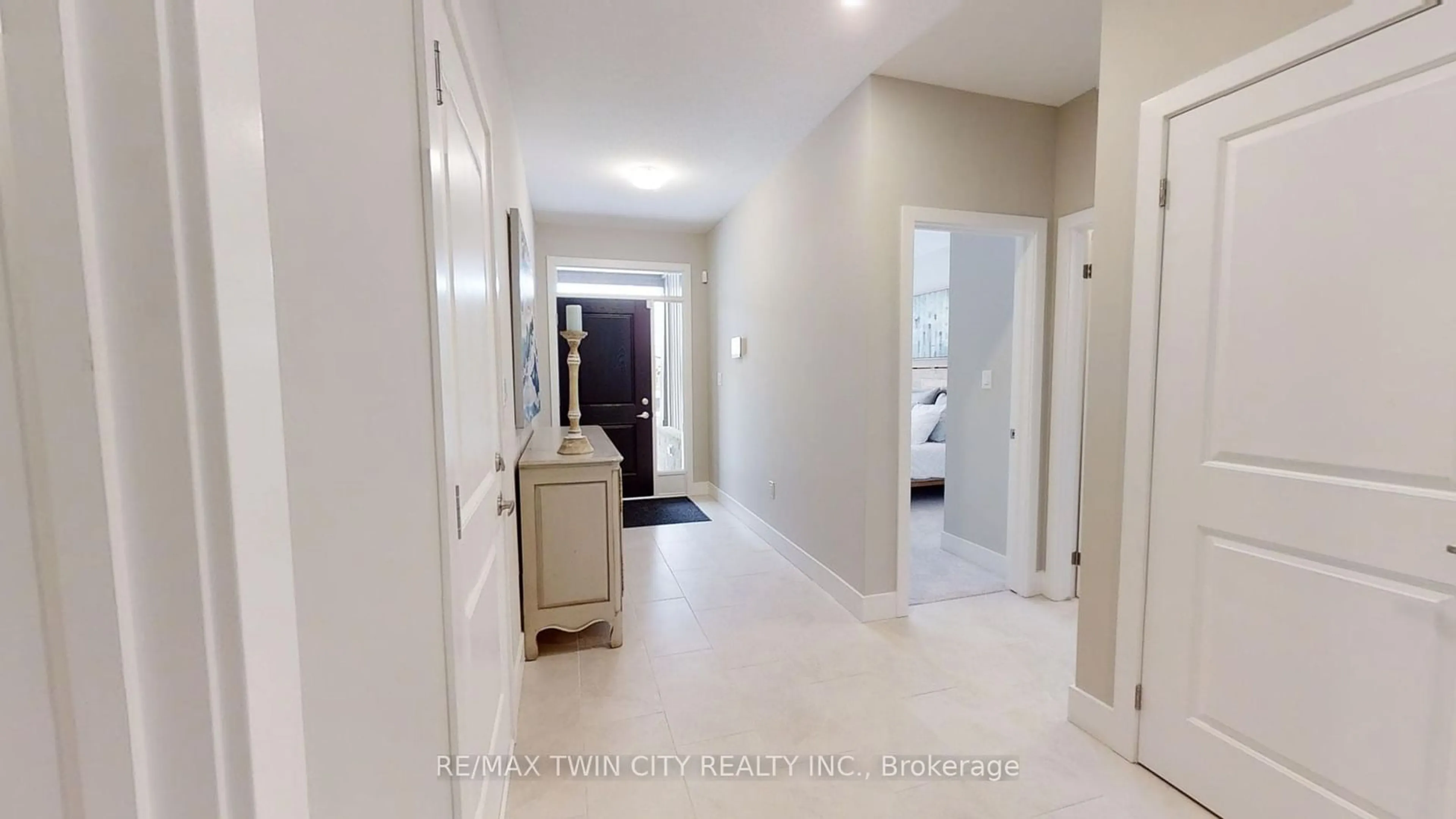 Indoor entryway for 668 Chelton Rd, London Ontario N6M 0A1