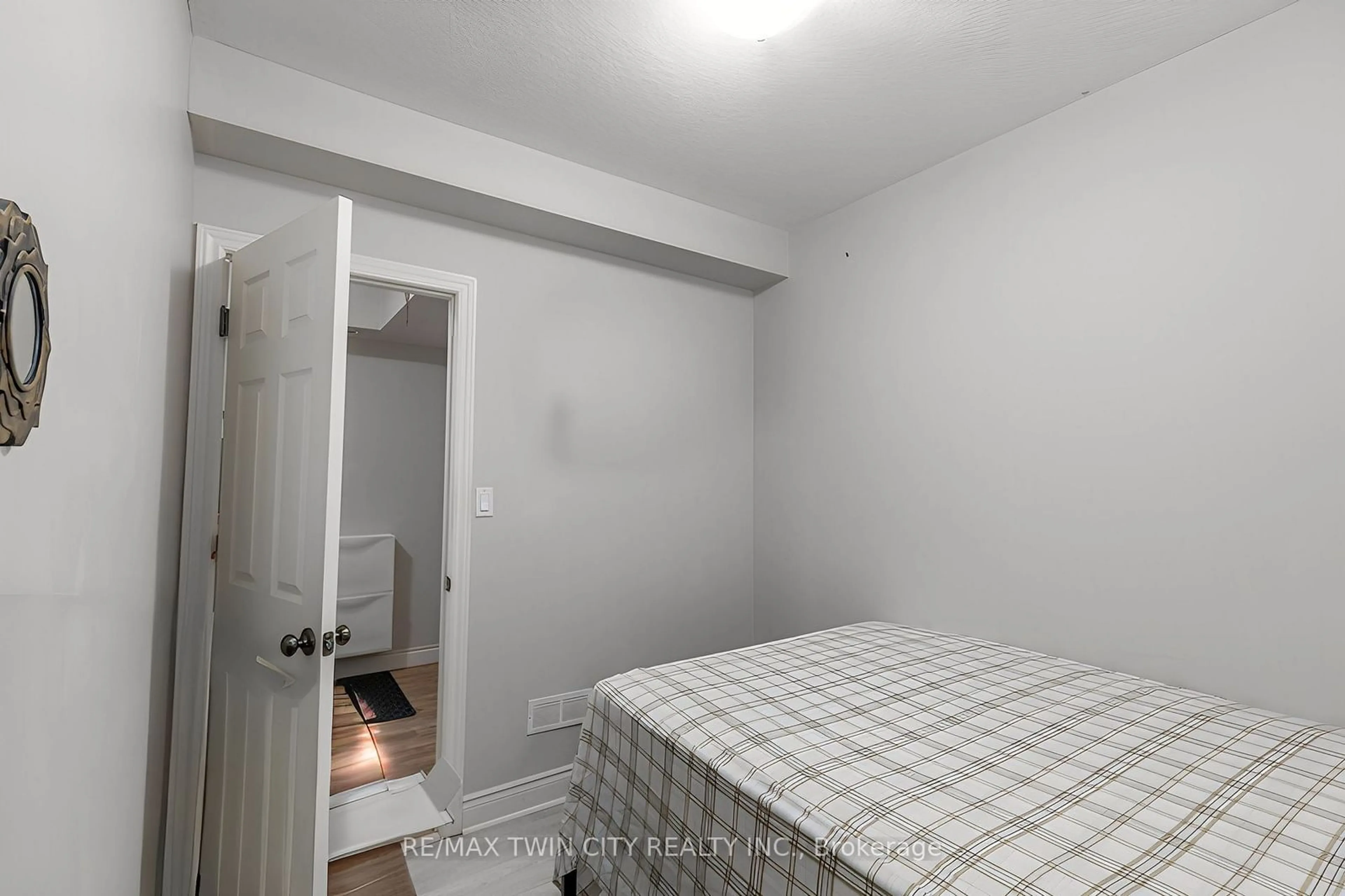 A pic of a room for 38 Howe Dr #6B, Kitchener Ontario N2E 0E3