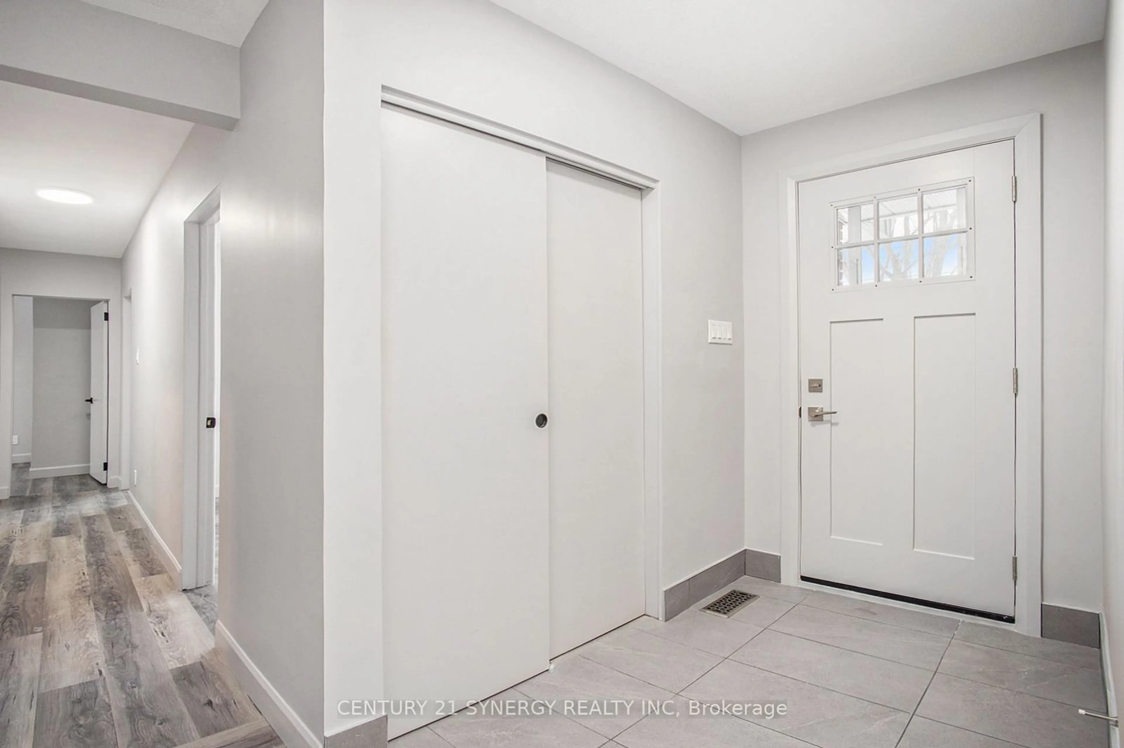 Indoor entryway for 4129 Ramsayville Rd, Carlsbad Springs Ontario K1G 3N4