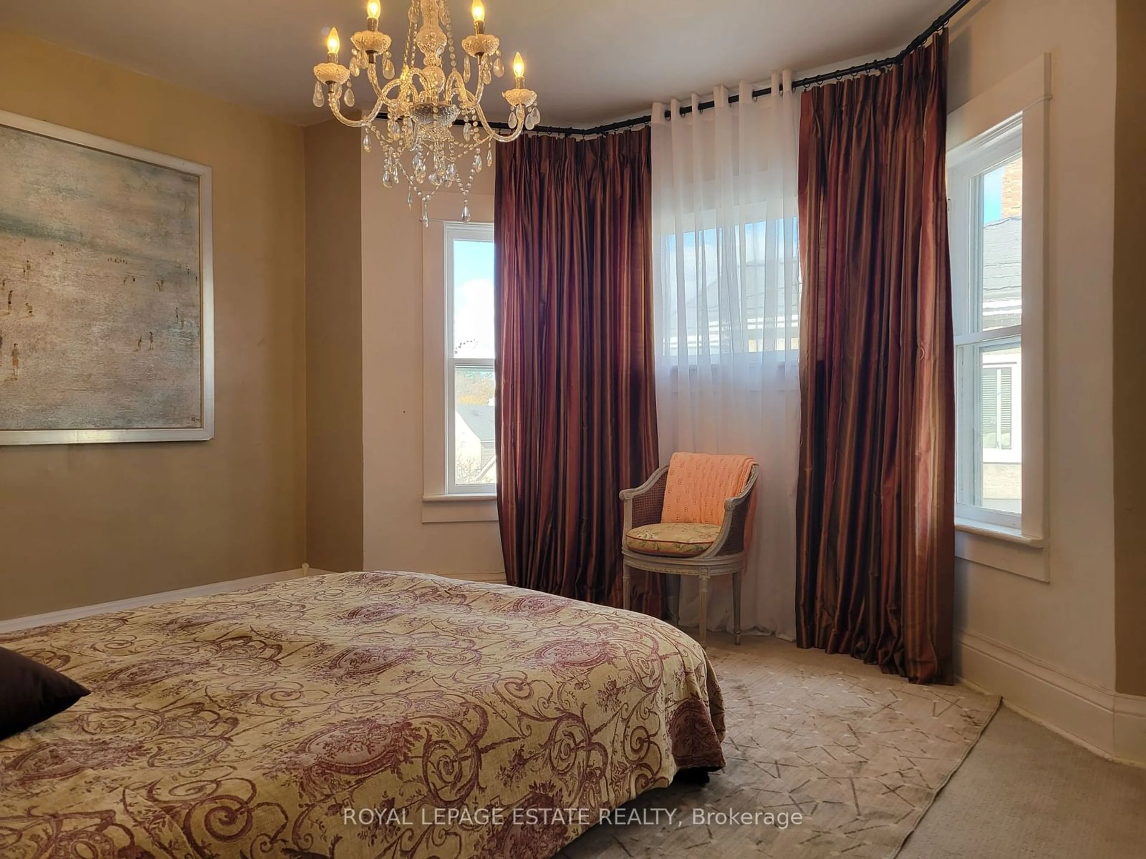 Bedroom with bed, unknown for 17 Albina St, Welland Ontario L3C 1P2