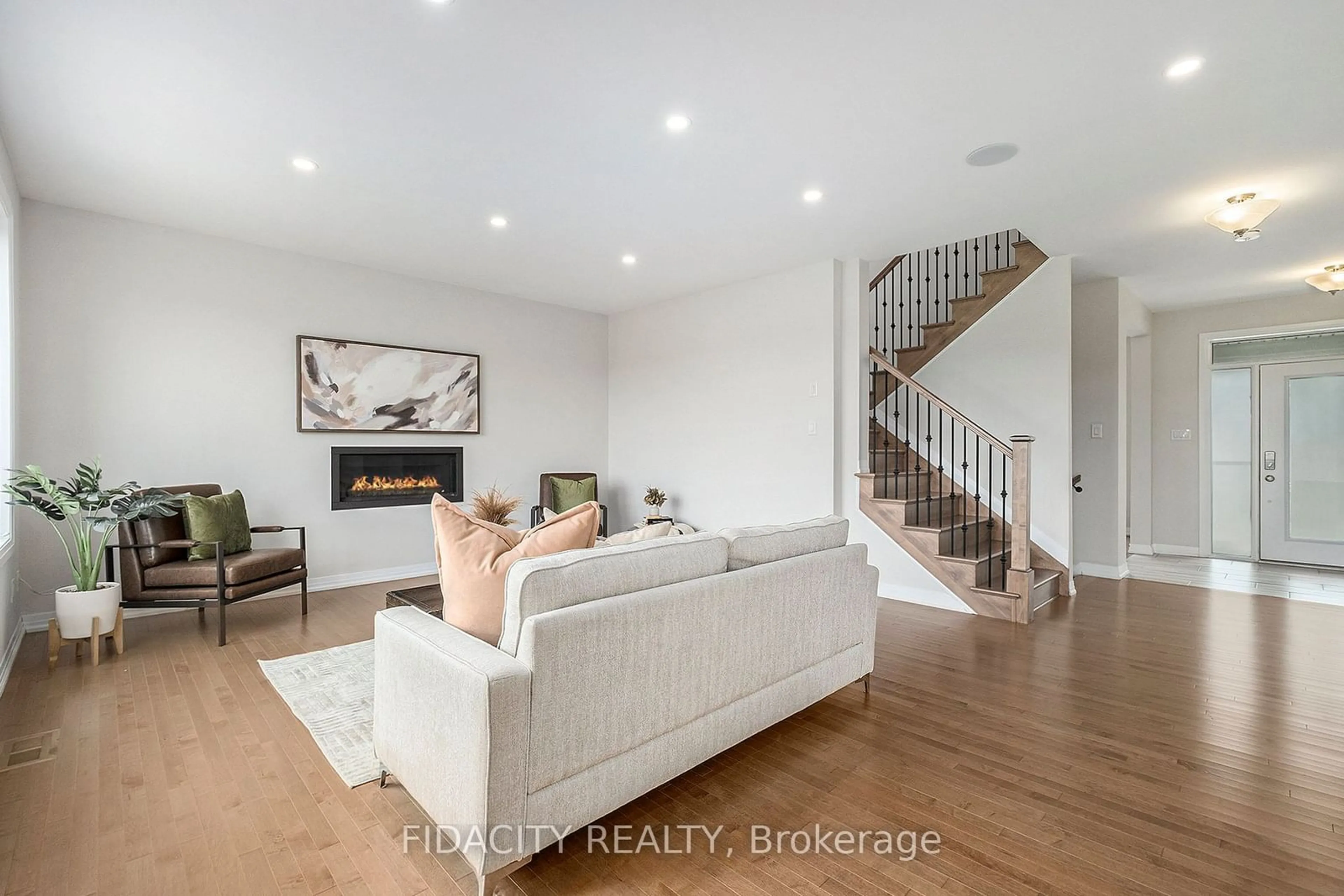 Living room with furniture, wood/laminate floor for 832 MERCIER Cres, Orleans - Convent Glen and Area Ontario K1W 1E6