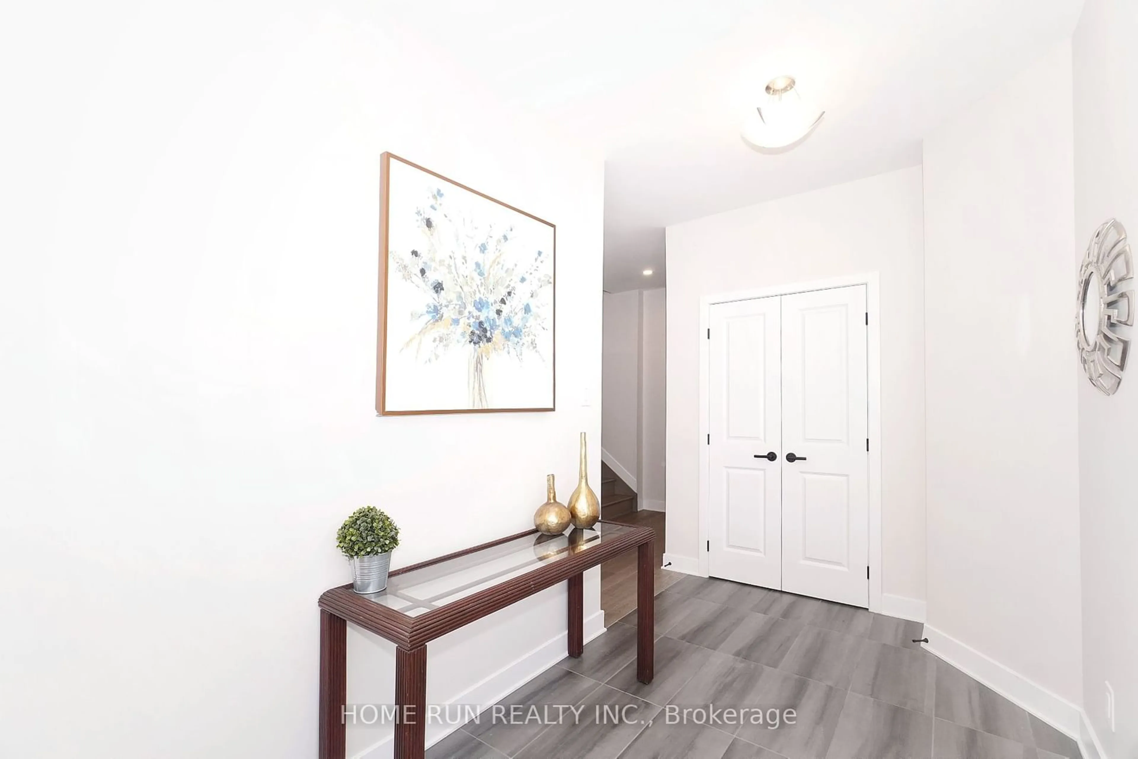 Indoor entryway for 990 Brian Good Ave, Blossom Park - Airport and Area Ontario K4M 0R3