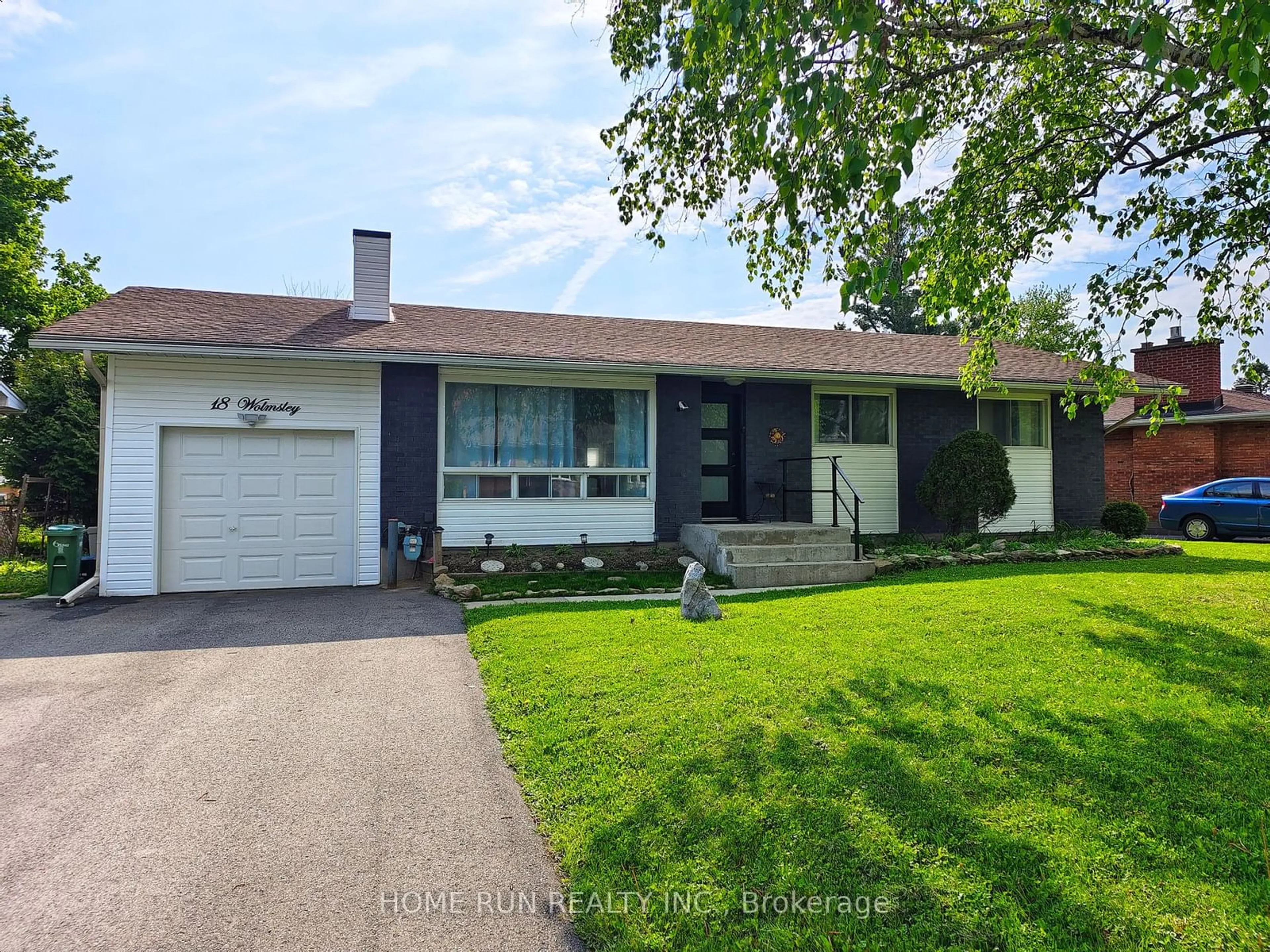 Home with vinyl exterior material, street for 18 Wolmsley Cres, Meadowlands - Crestview and Area Ontario K2G 1J4