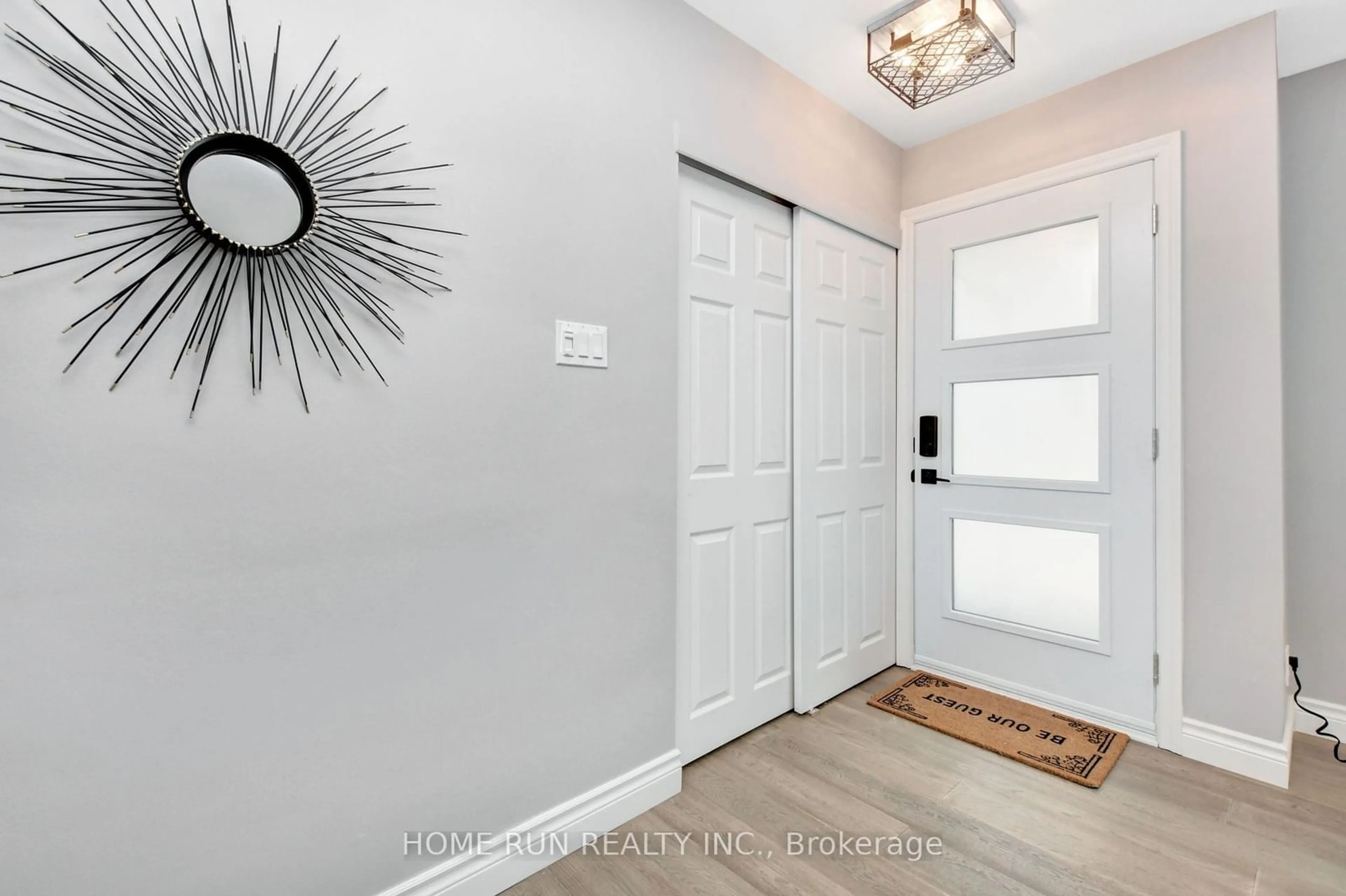 Indoor entryway for 18 Wolmsley Cres, Meadowlands - Crestview and Area Ontario K2G 1J4