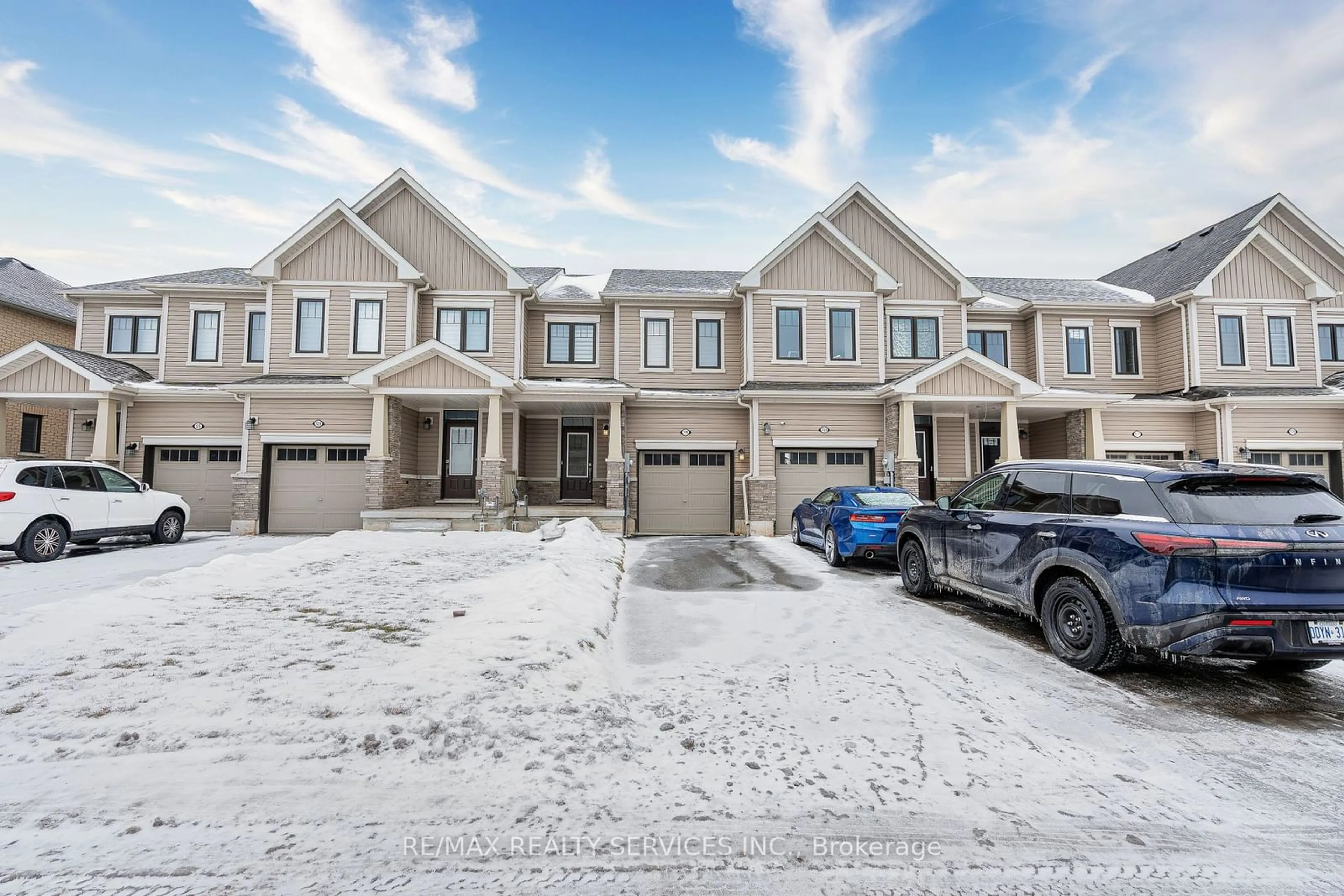 A pic from outside/outdoor area/front of a property/back of a property/a pic from drone, street for 119 Brighton Lane, Thorold Ontario L2V 0N7