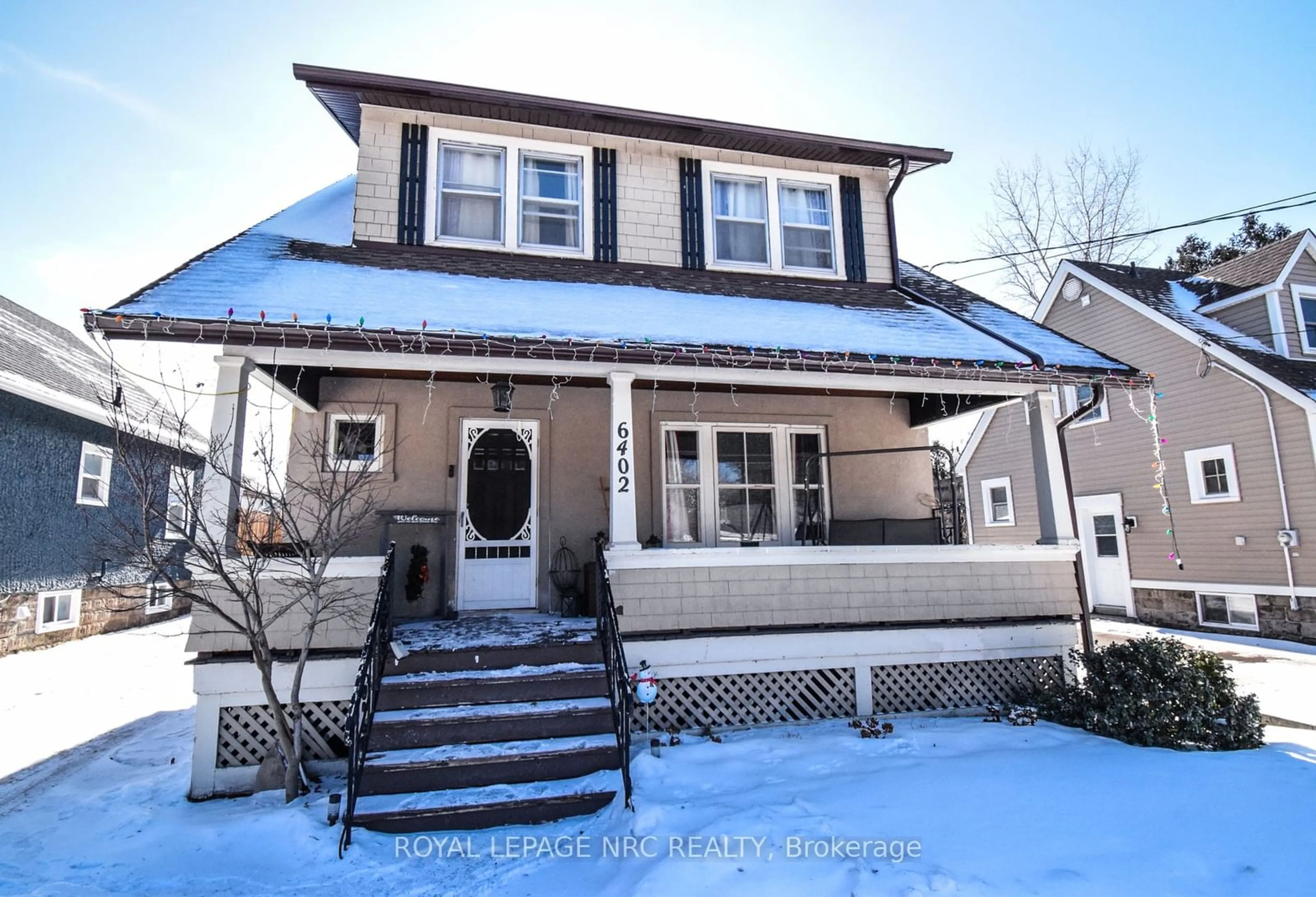 Home with vinyl exterior material, street for 6402 High St, Niagara Falls Ontario L2G 1N1