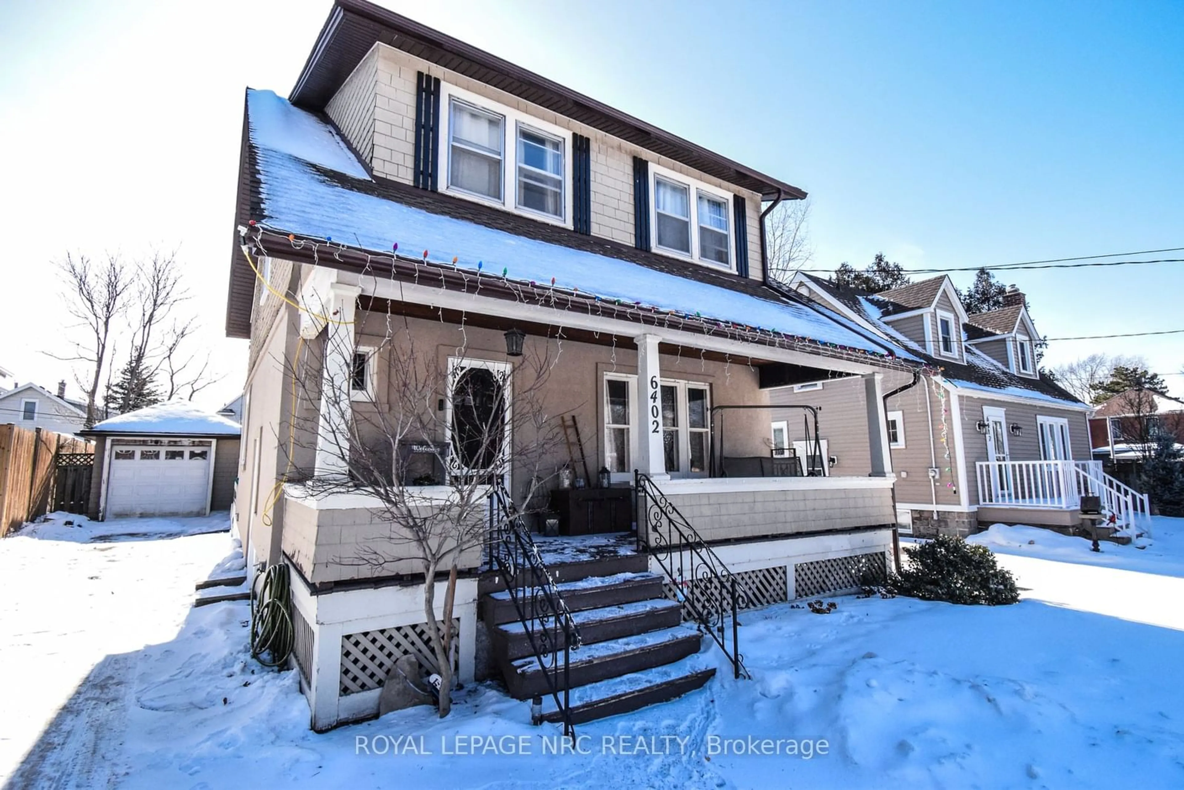 Home with vinyl exterior material, street for 6402 High St, Niagara Falls Ontario L2G 1N1