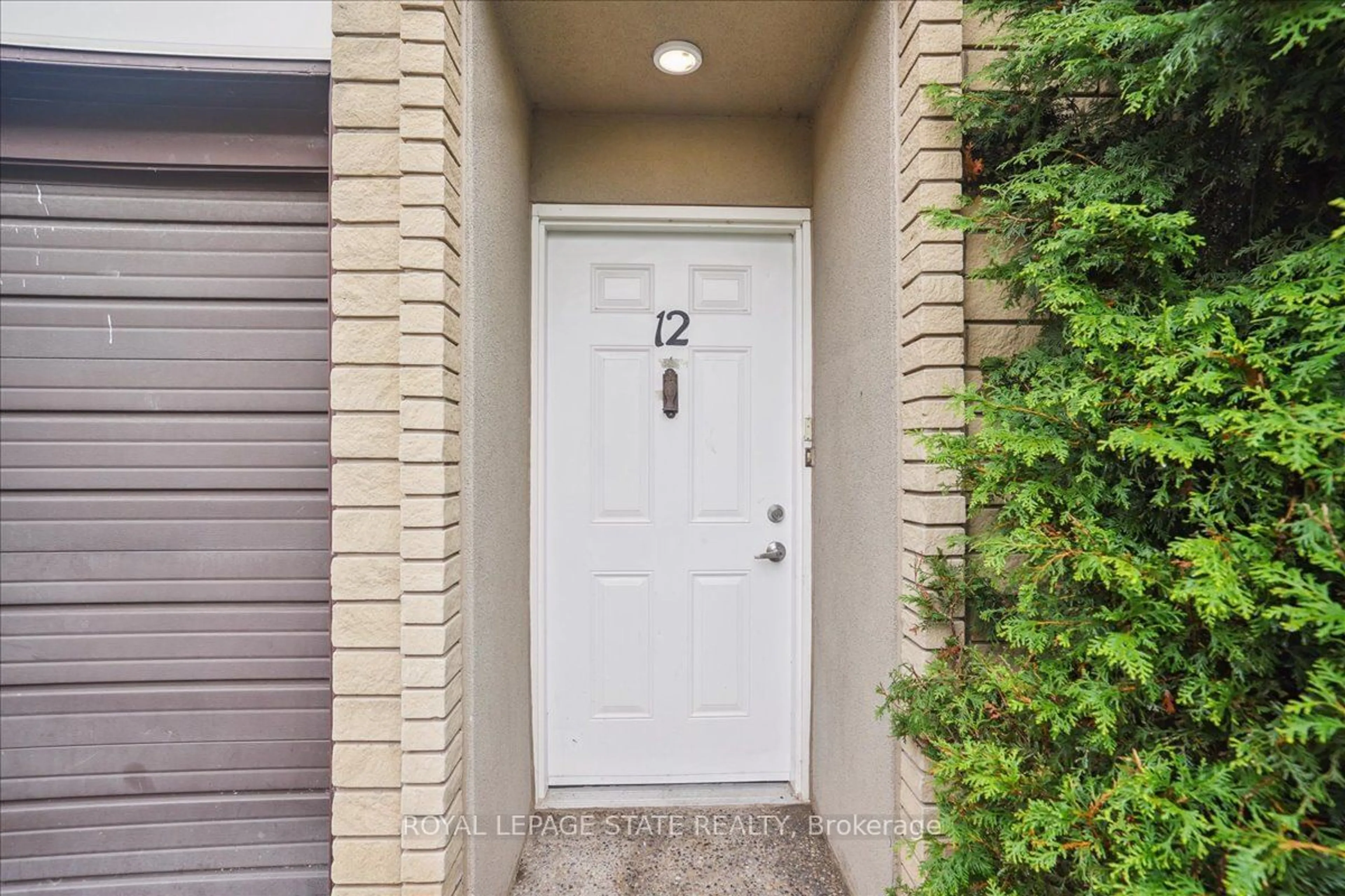 Indoor entryway for 36 Greendale Dr #12, Hamilton Ontario L9C 5Z4