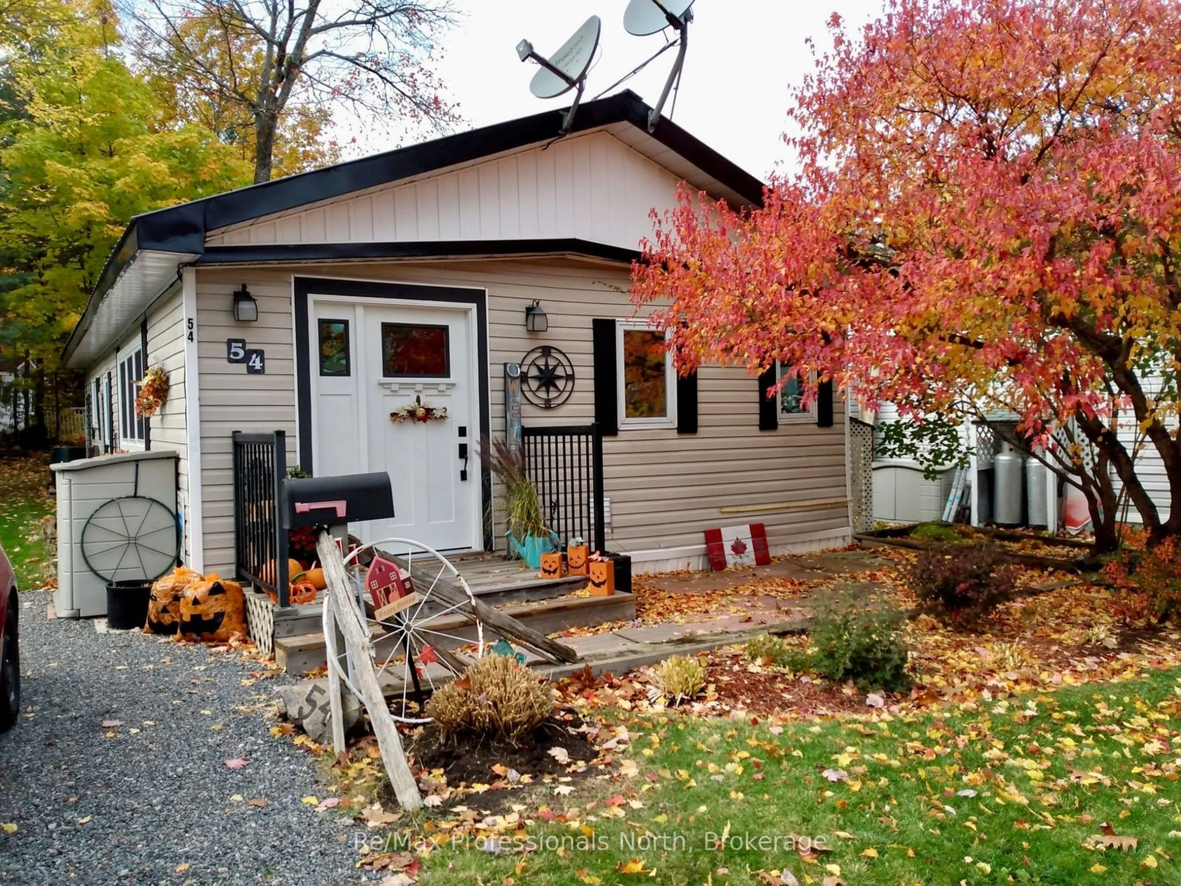 Home with vinyl exterior material, street for 1007 Racoon Rd #54, Gravenhurst Ontario P1P 0C3