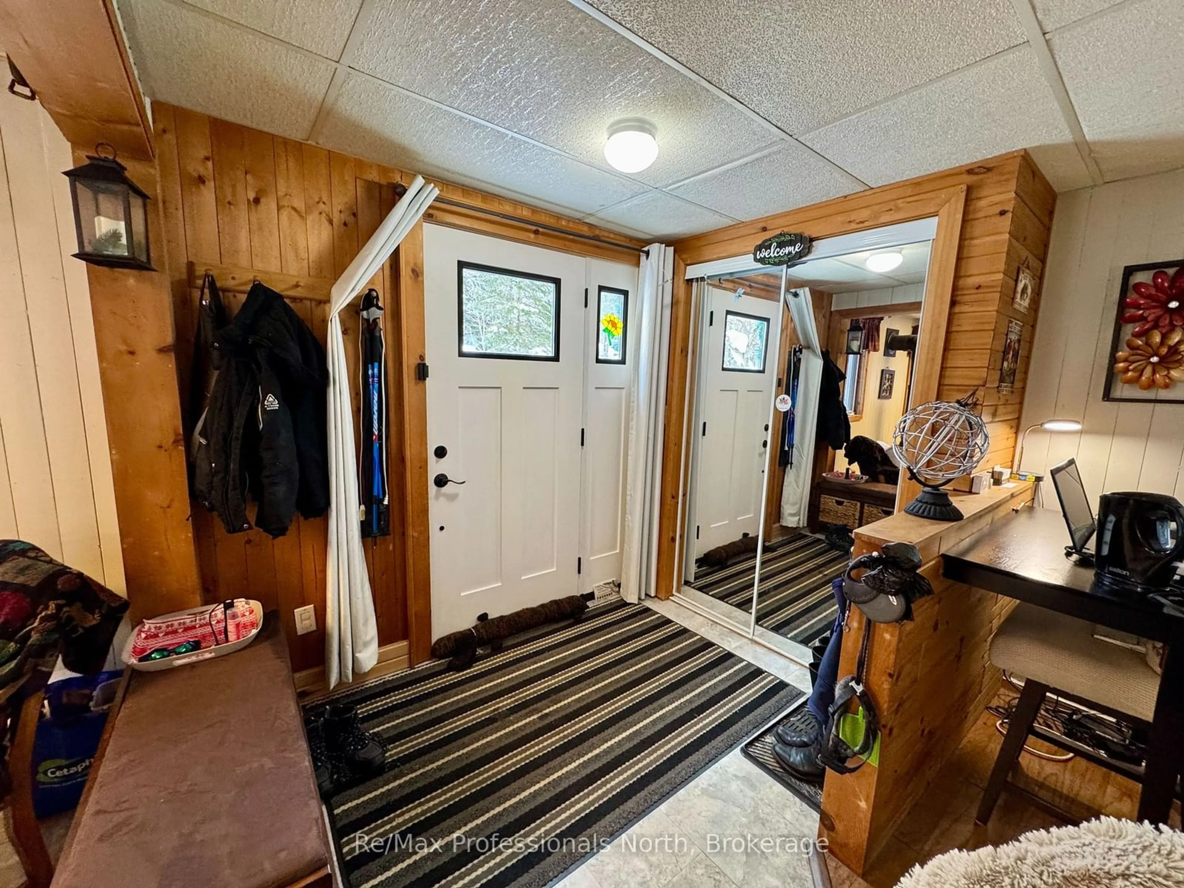 Indoor entryway for 1007 Racoon Rd #54, Gravenhurst Ontario P1P 0C3