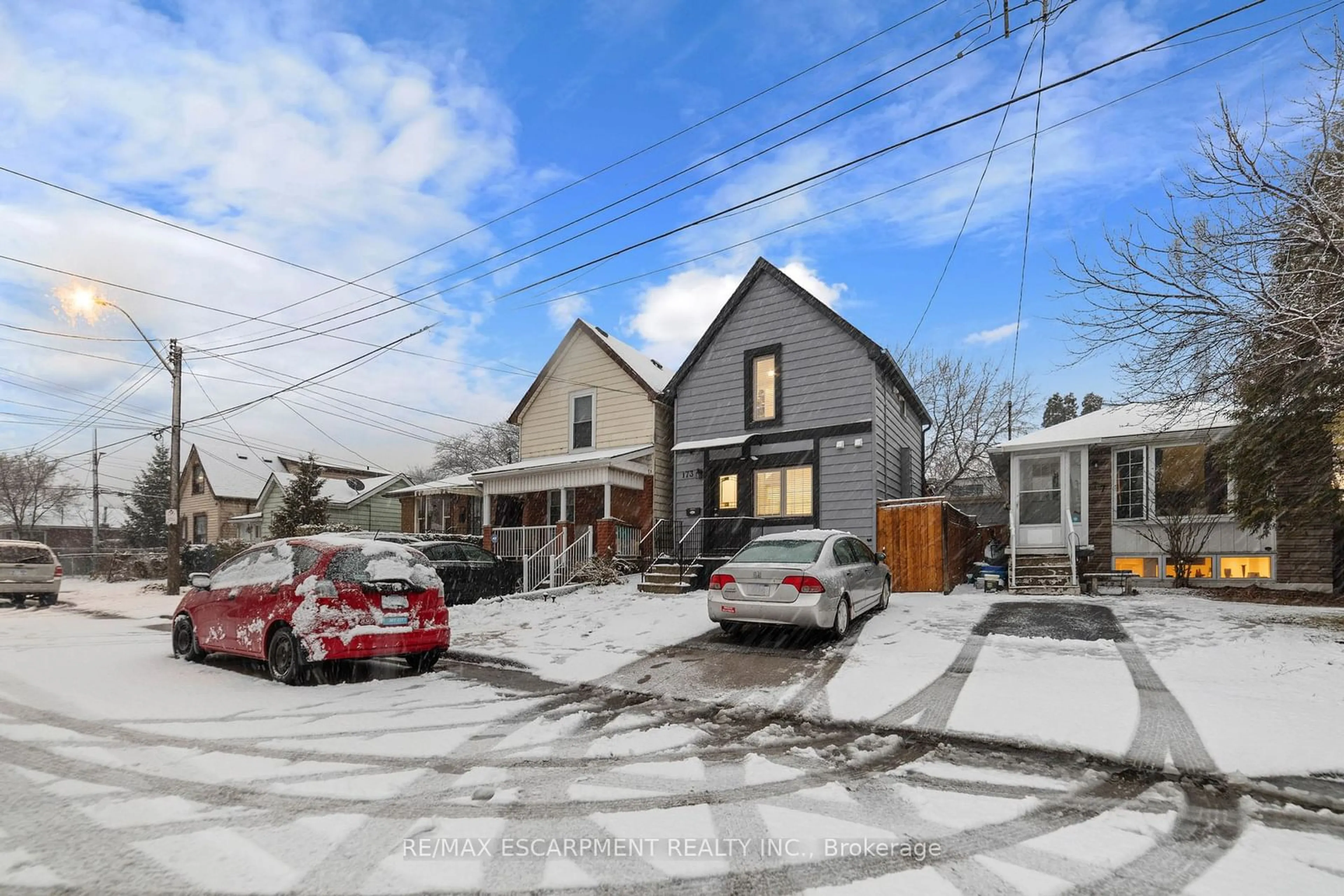 A pic from outside/outdoor area/front of a property/back of a property/a pic from drone, street for 173 Harmony Ave, Hamilton Ontario L8H 4Y6