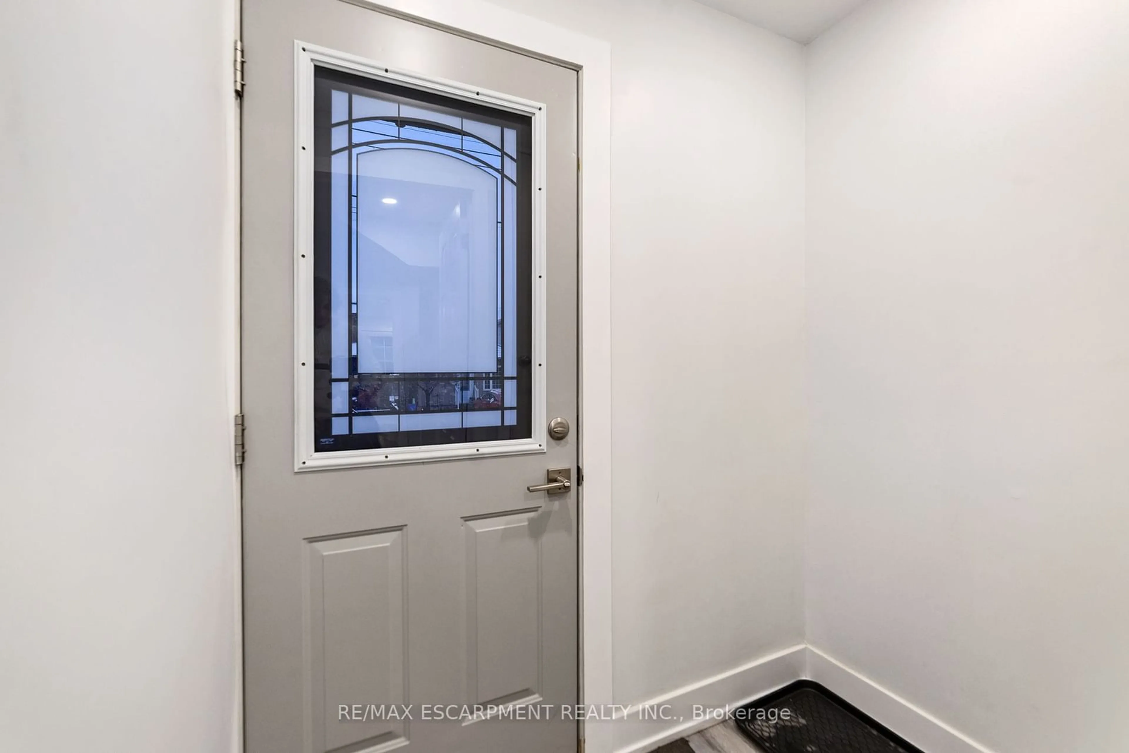 Indoor entryway for 173 Harmony Ave, Hamilton Ontario L8H 4Y6