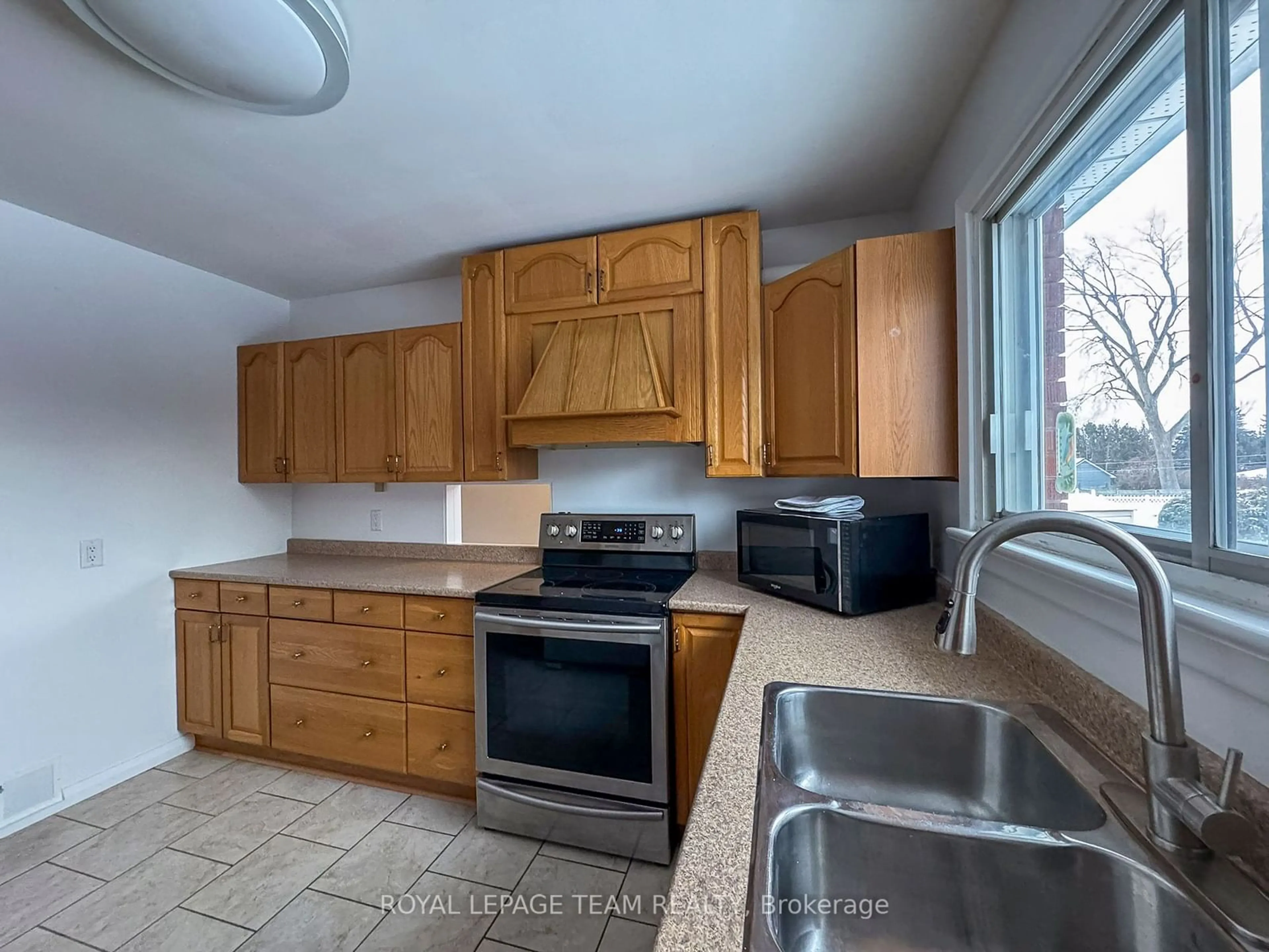 Standard kitchen, unknown for 70 CROWNHILL St, Beacon Hill North - South and Area Ontario K1J 7K8