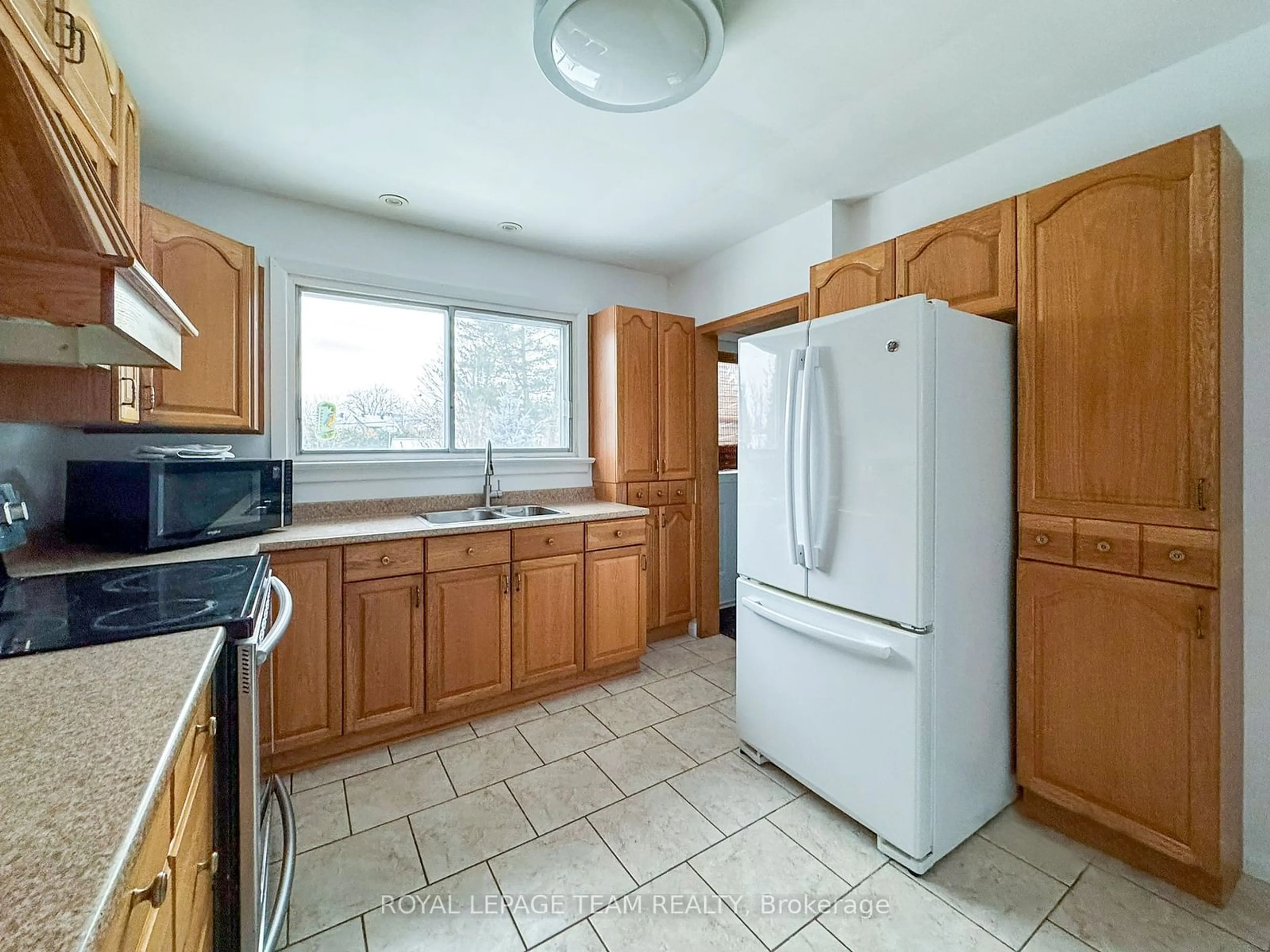 Standard kitchen, unknown for 70 CROWNHILL St, Beacon Hill North - South and Area Ontario K1J 7K8