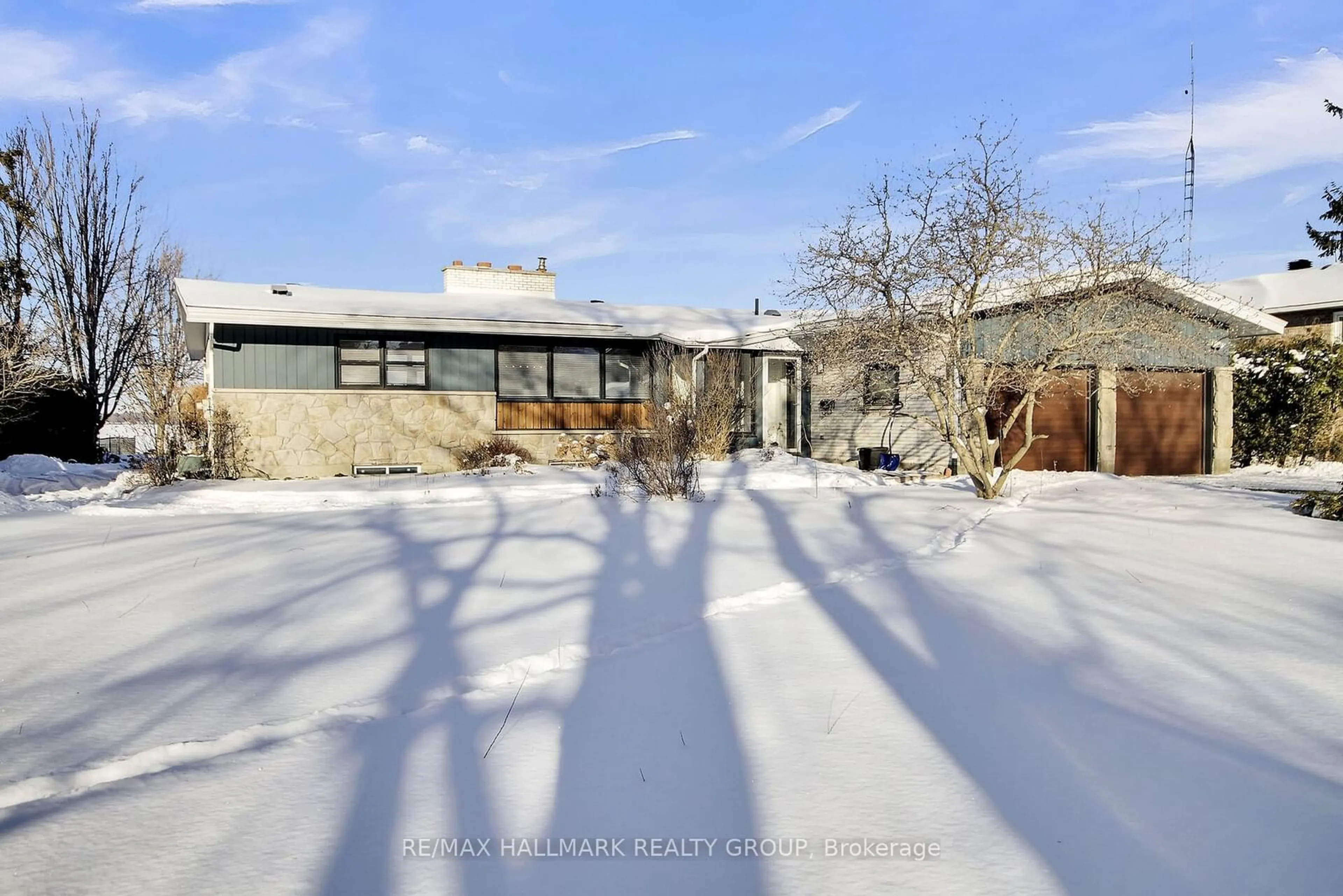 A pic from outside/outdoor area/front of a property/back of a property/a pic from drone, street for 133 James Cummings Ave, Crystal Bay - Rocky Point - Bayshore Ontario K2H 8C9