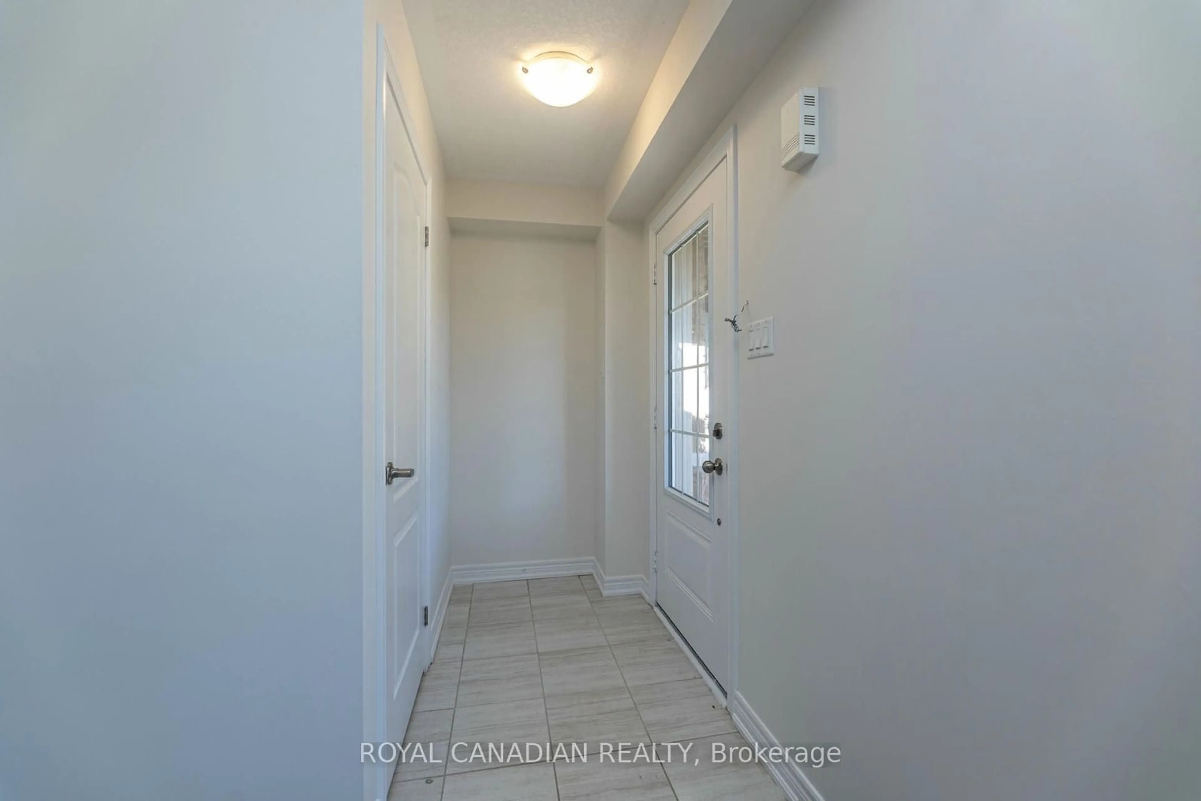 Indoor entryway for 766 Linden Dr, Cambridge Ontario N3H 0E3