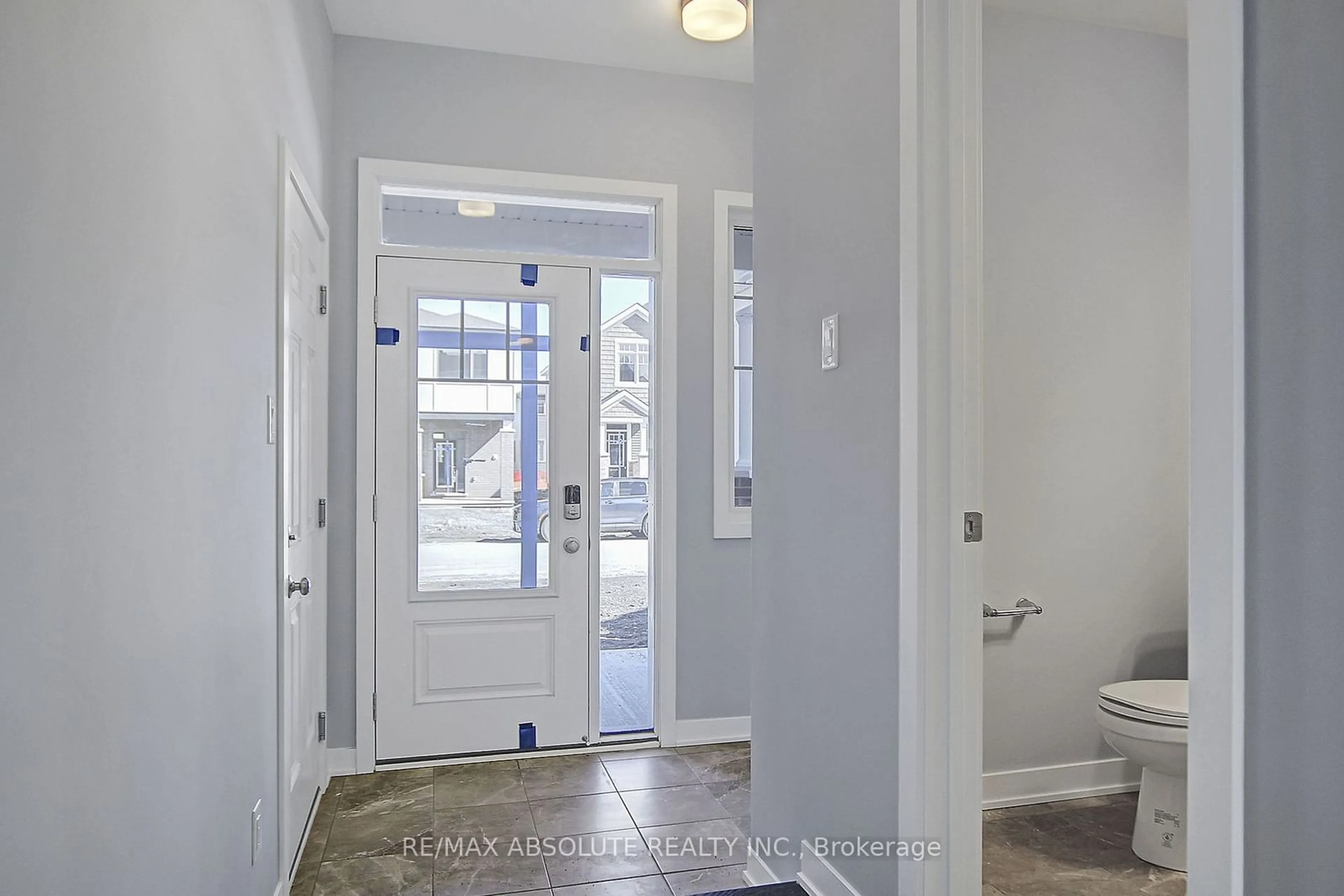 Indoor entryway for 1064 CURRAGLASS Walk, Stittsville - Munster - Richmond Ontario K2H 8S1