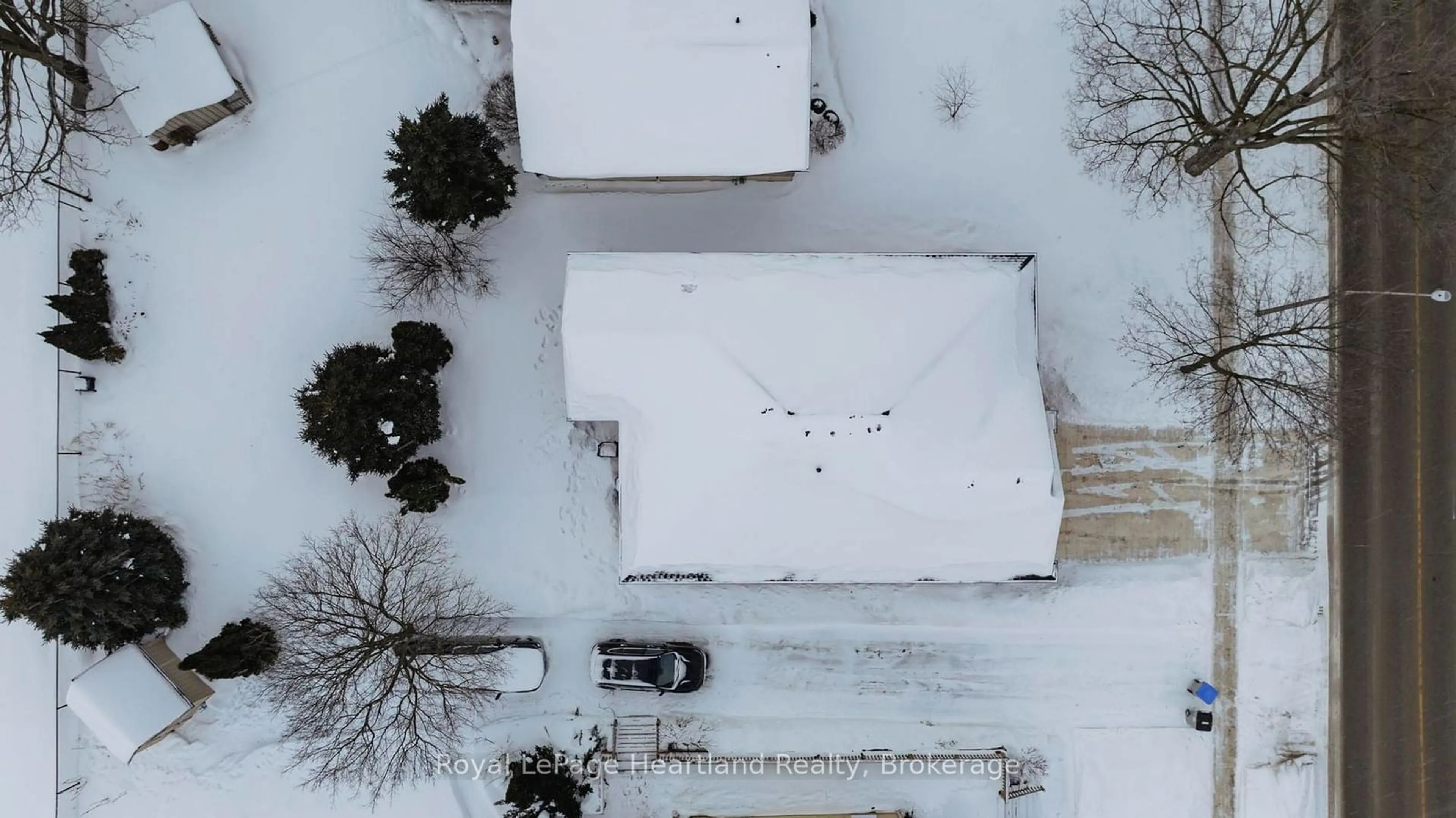 A pic from outside/outdoor area/front of a property/back of a property/a pic from drone, street for 144 Main St, Huron East Ontario N0K 1W0