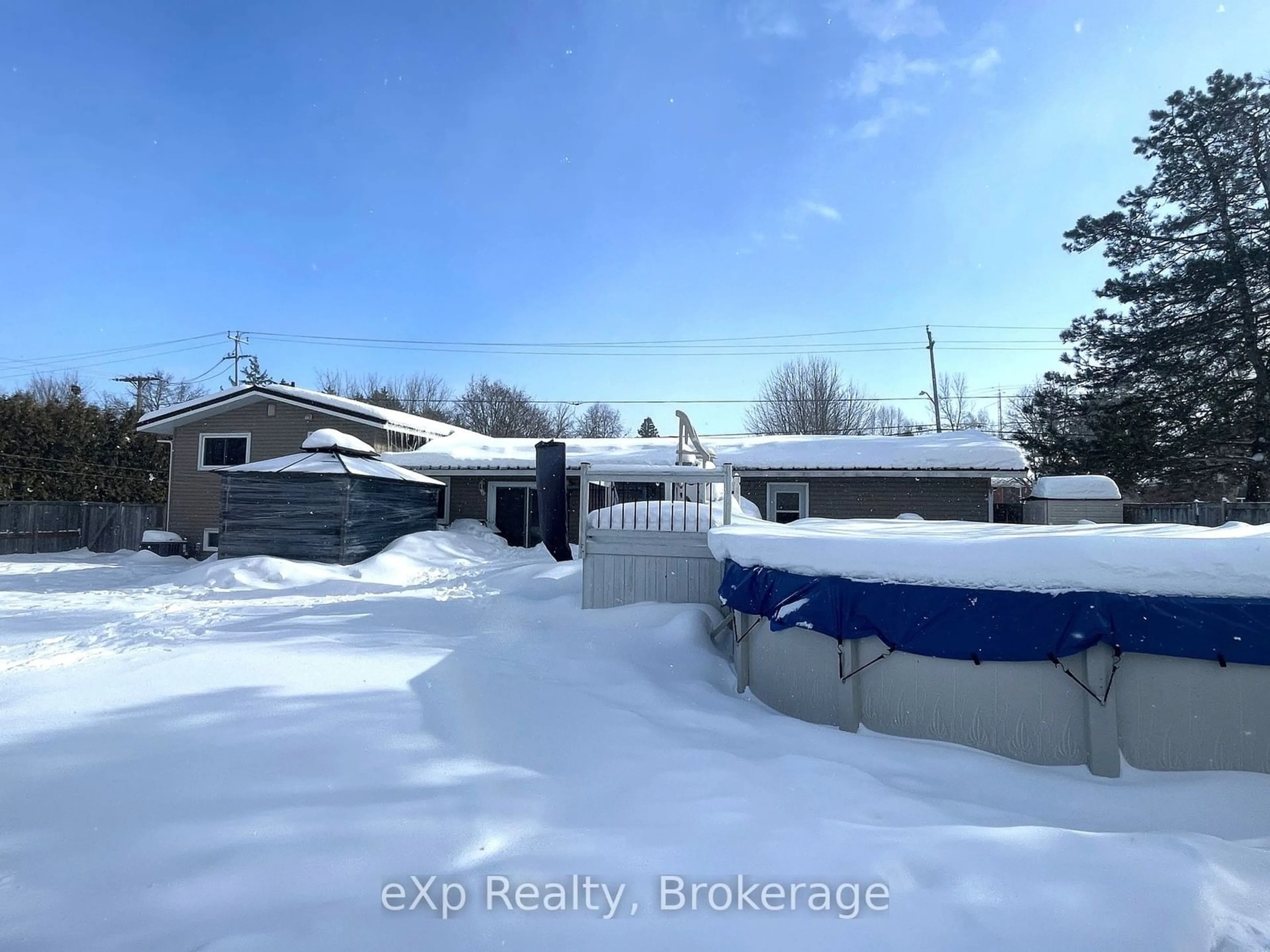 A pic from outside/outdoor area/front of a property/back of a property/a pic from drone, street for 170 11th Ave, Hanover Ontario N4N 2R1