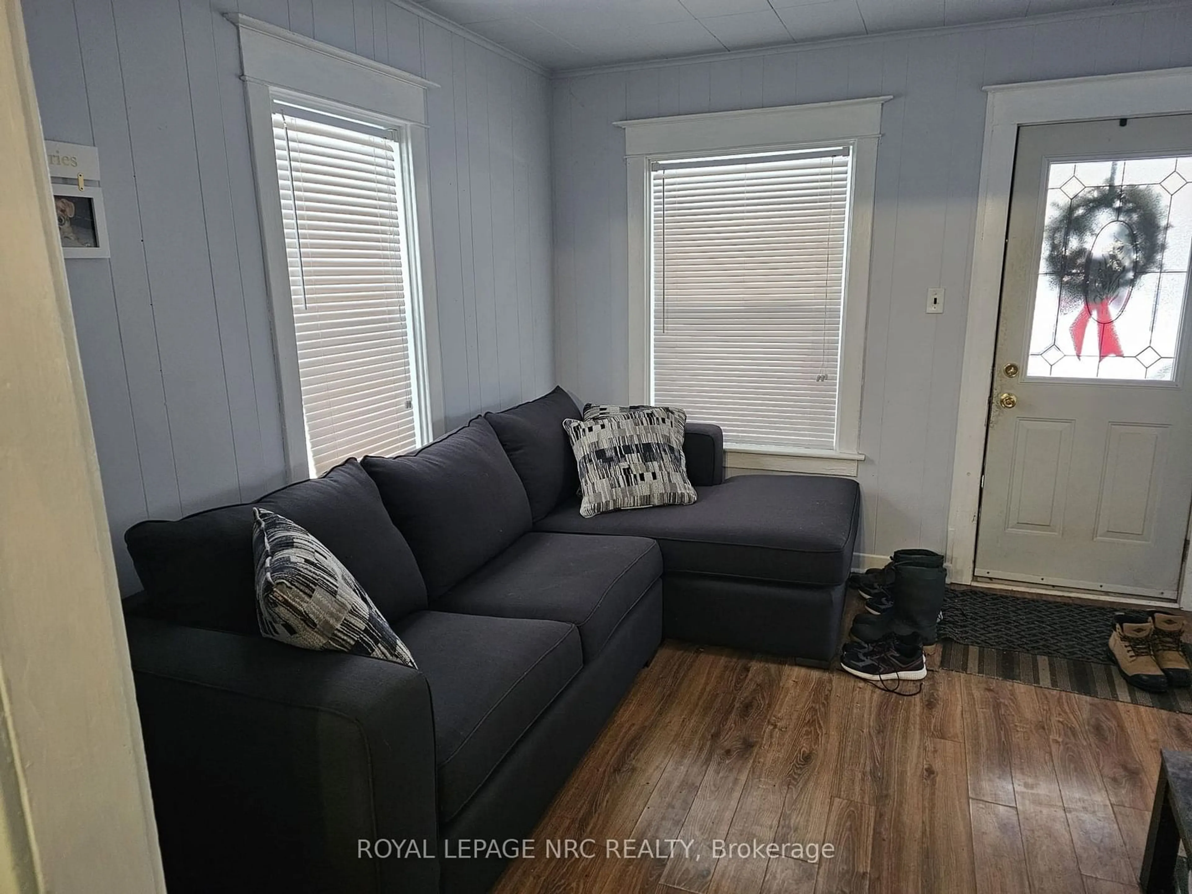 Living room with furniture, unknown for 37 Cohoe St, Welland Ontario L3B 3V2