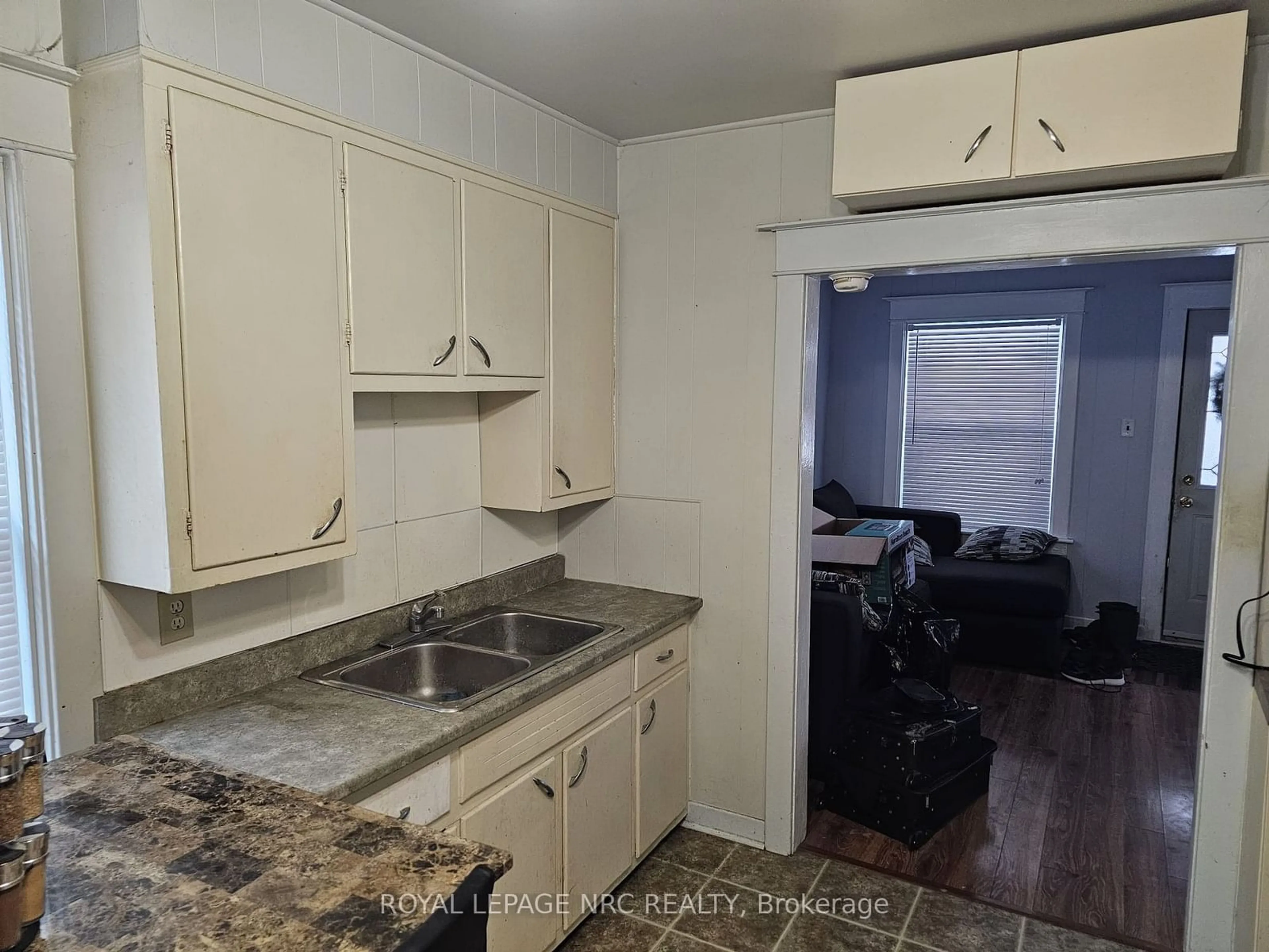 Standard kitchen, unknown for 37 Cohoe St, Welland Ontario L3B 3V2