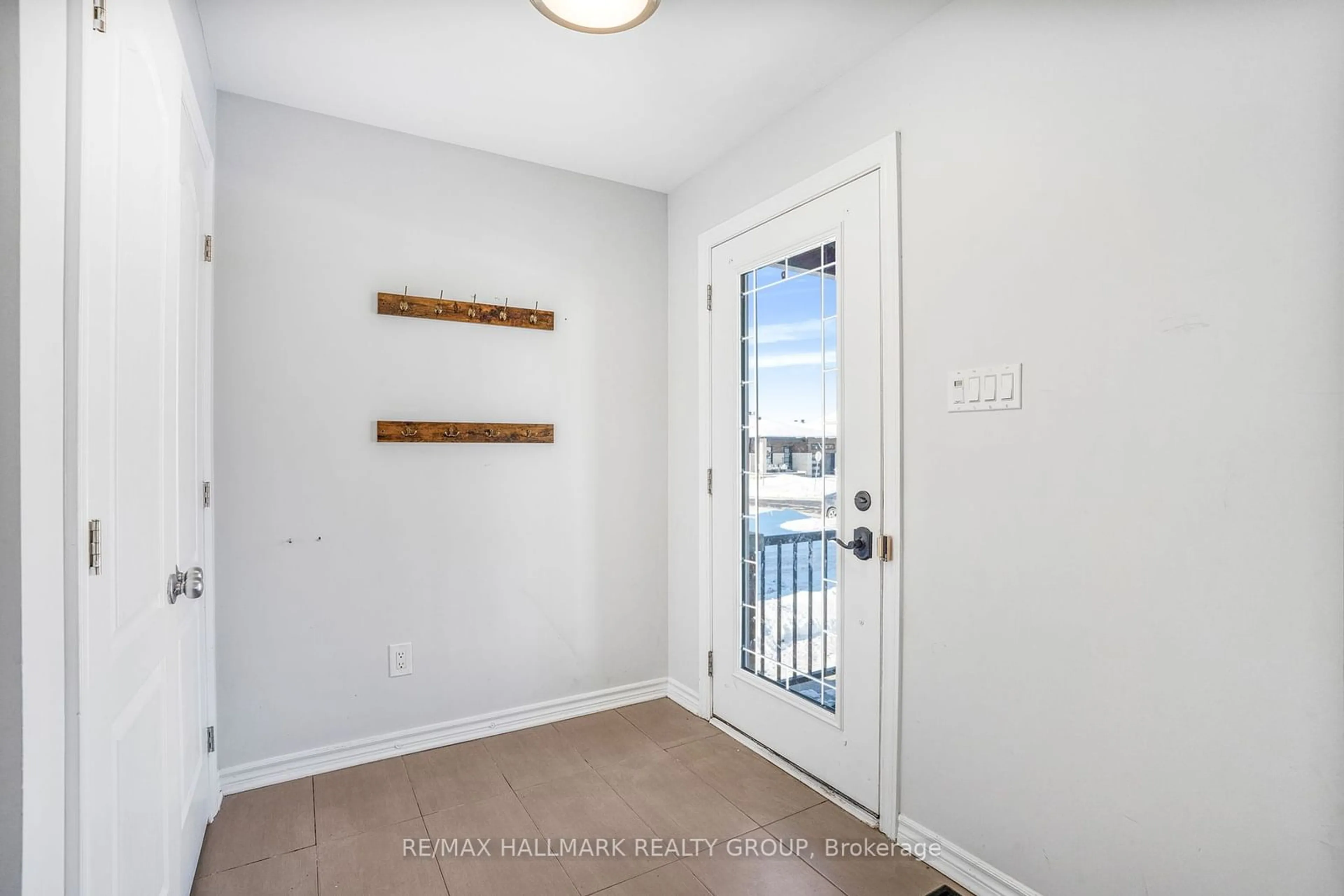 Indoor entryway for 314 TRILLIUM Crct, Alfred and Plantagenet Ontario K0A 3K0