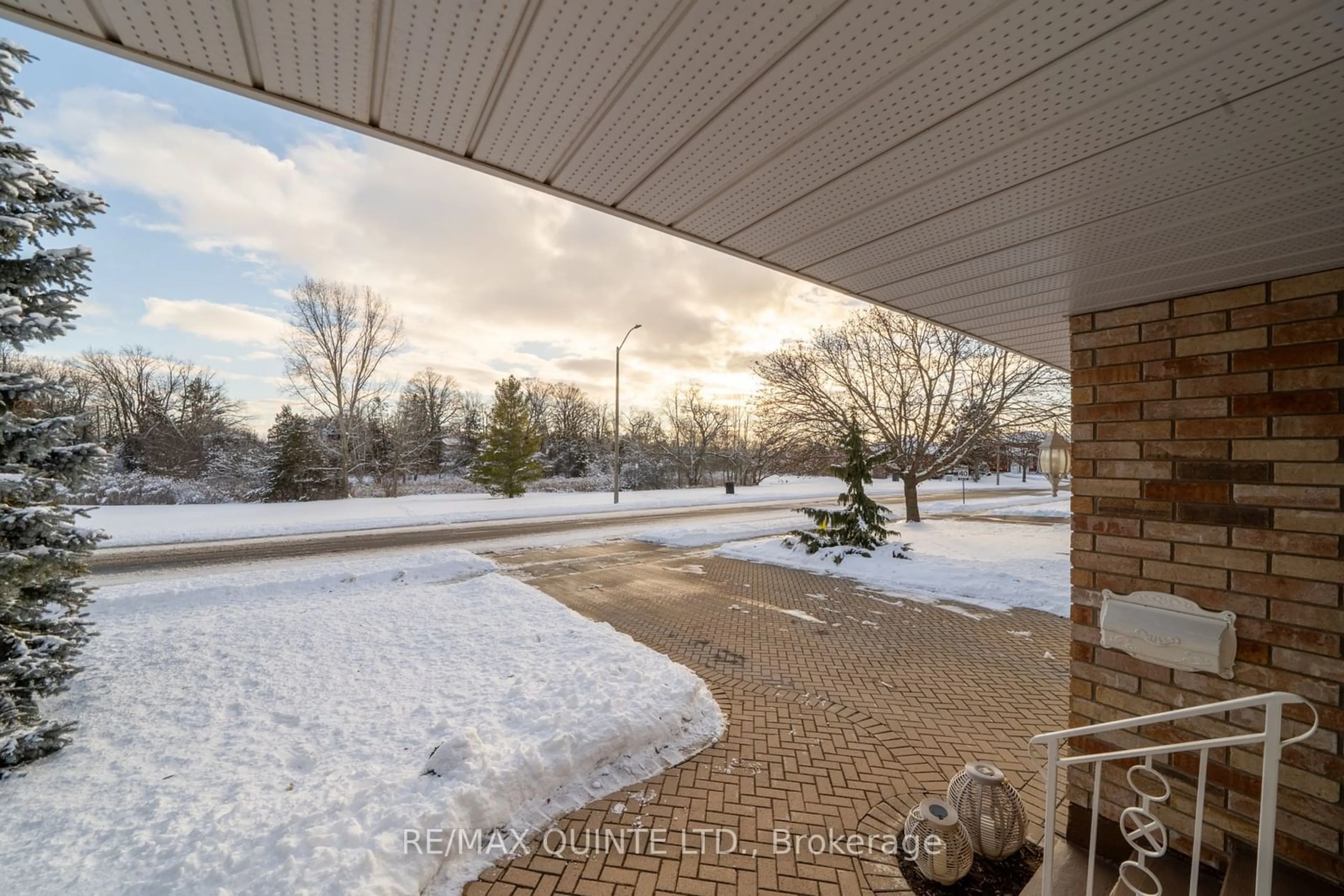 Patio, unknown for 20 Oak Ridge Blvd, Belleville Ontario K8N 5W1